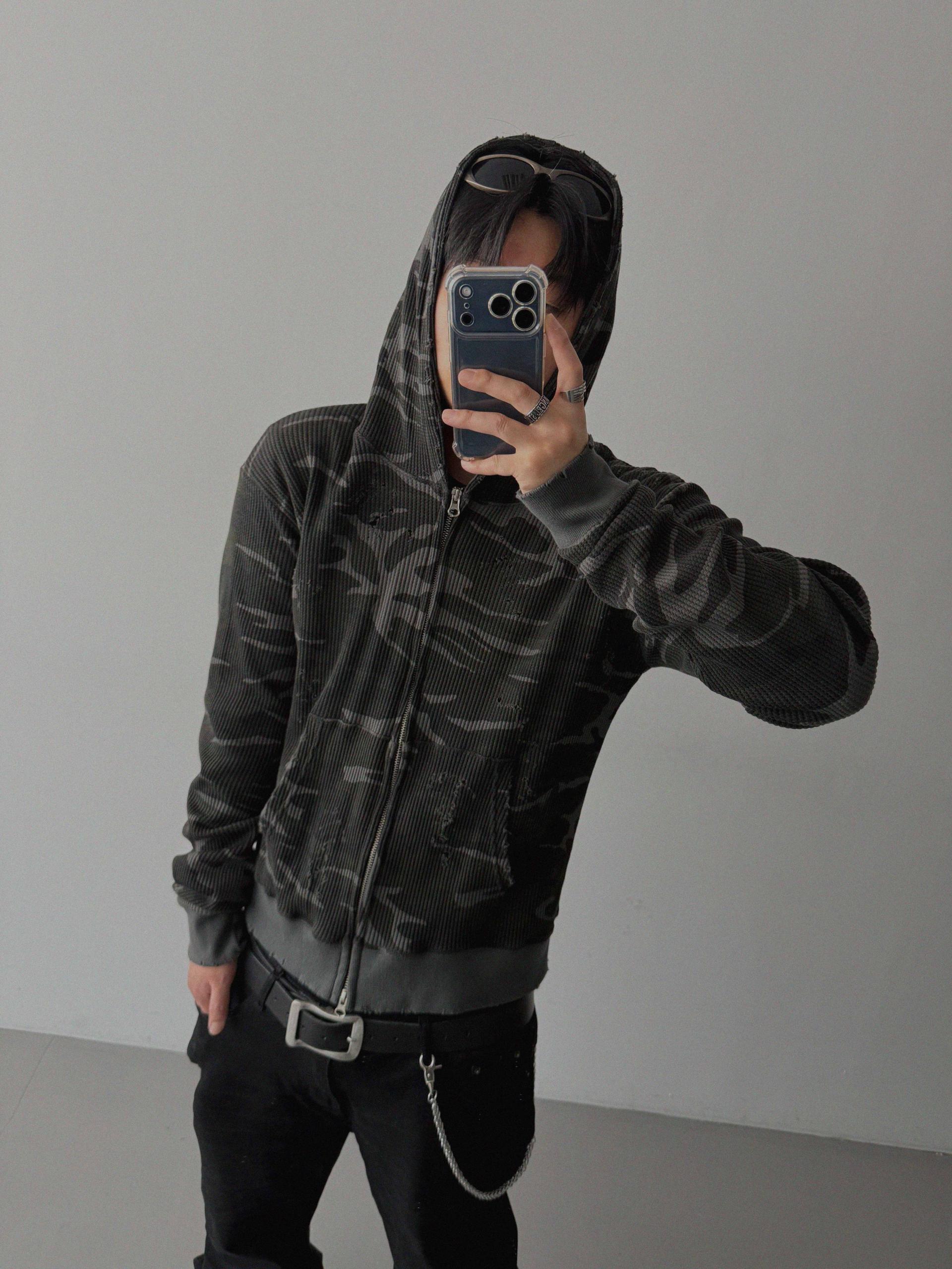 Destroyed camo crop hood zip-up