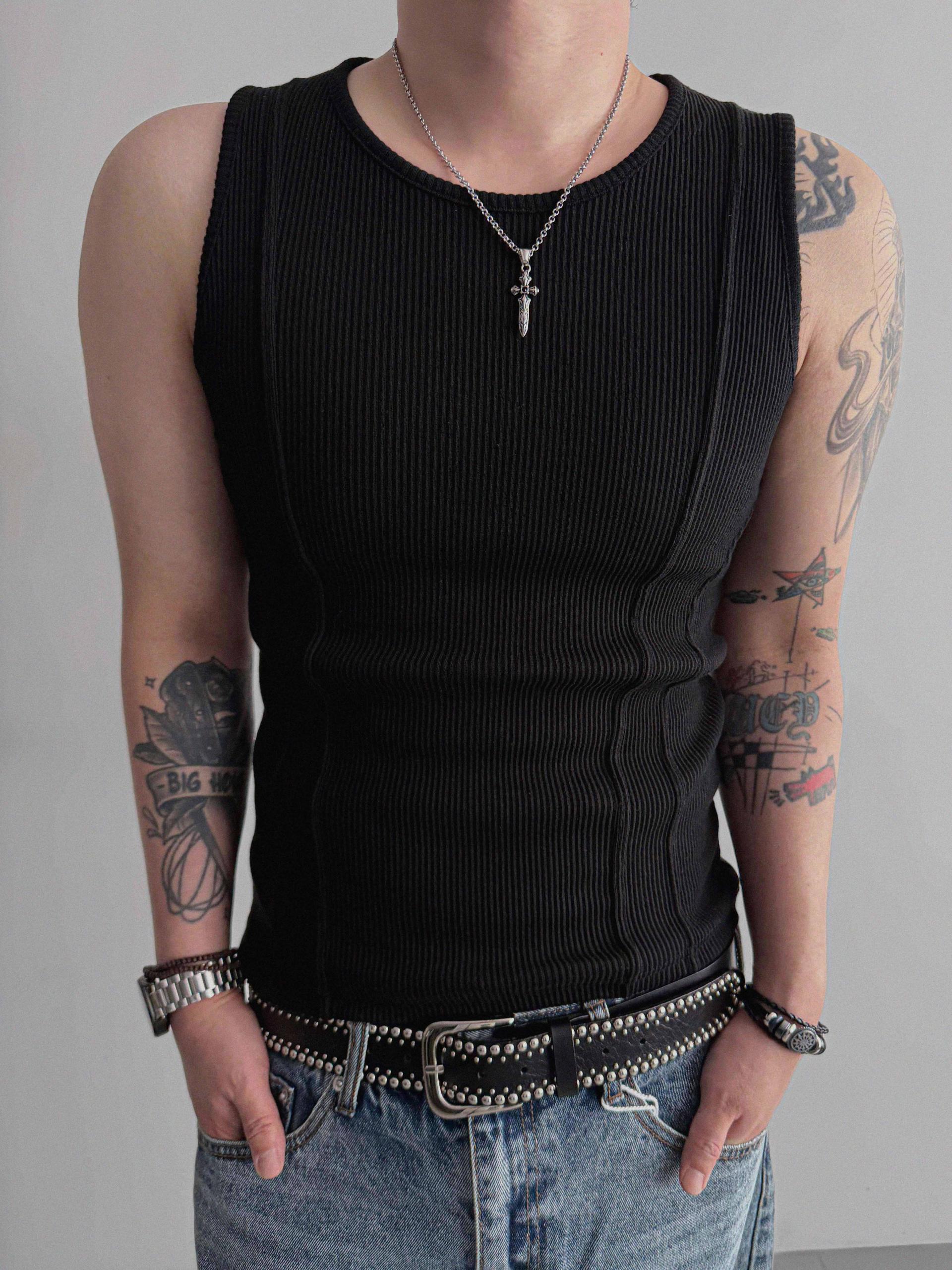 Incision ribbed slim sleeveless