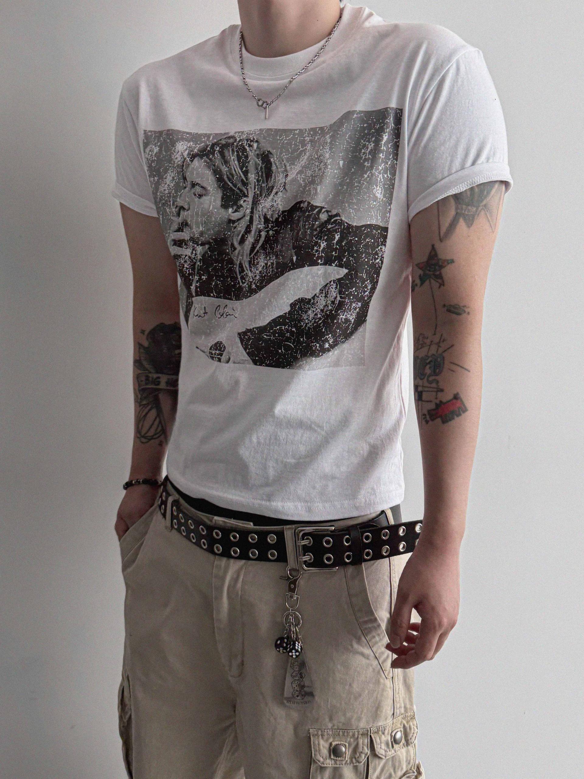 Cut printed muscle half t