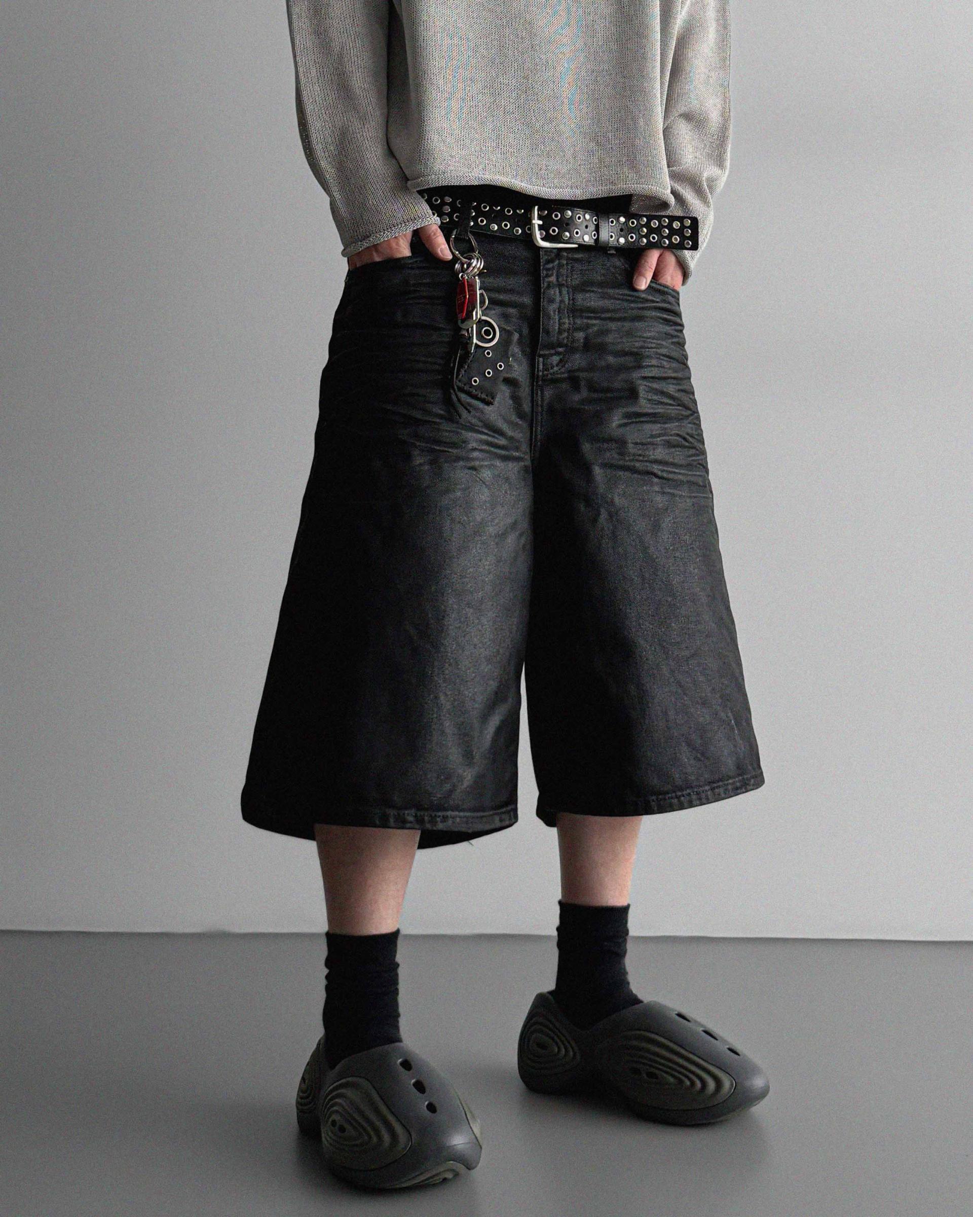 Embo-coated bermuda pants