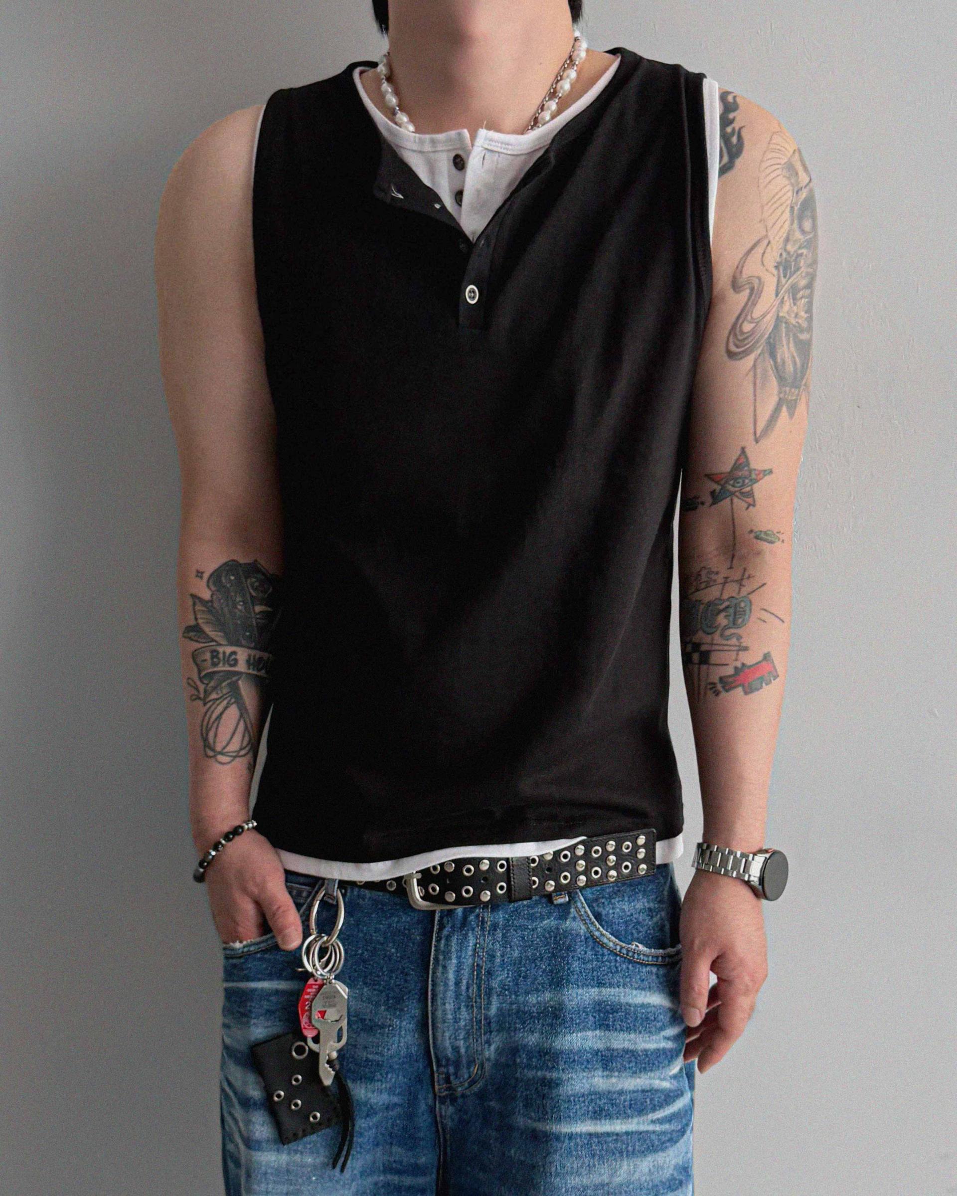 Steel button henry neck crop sleeveless