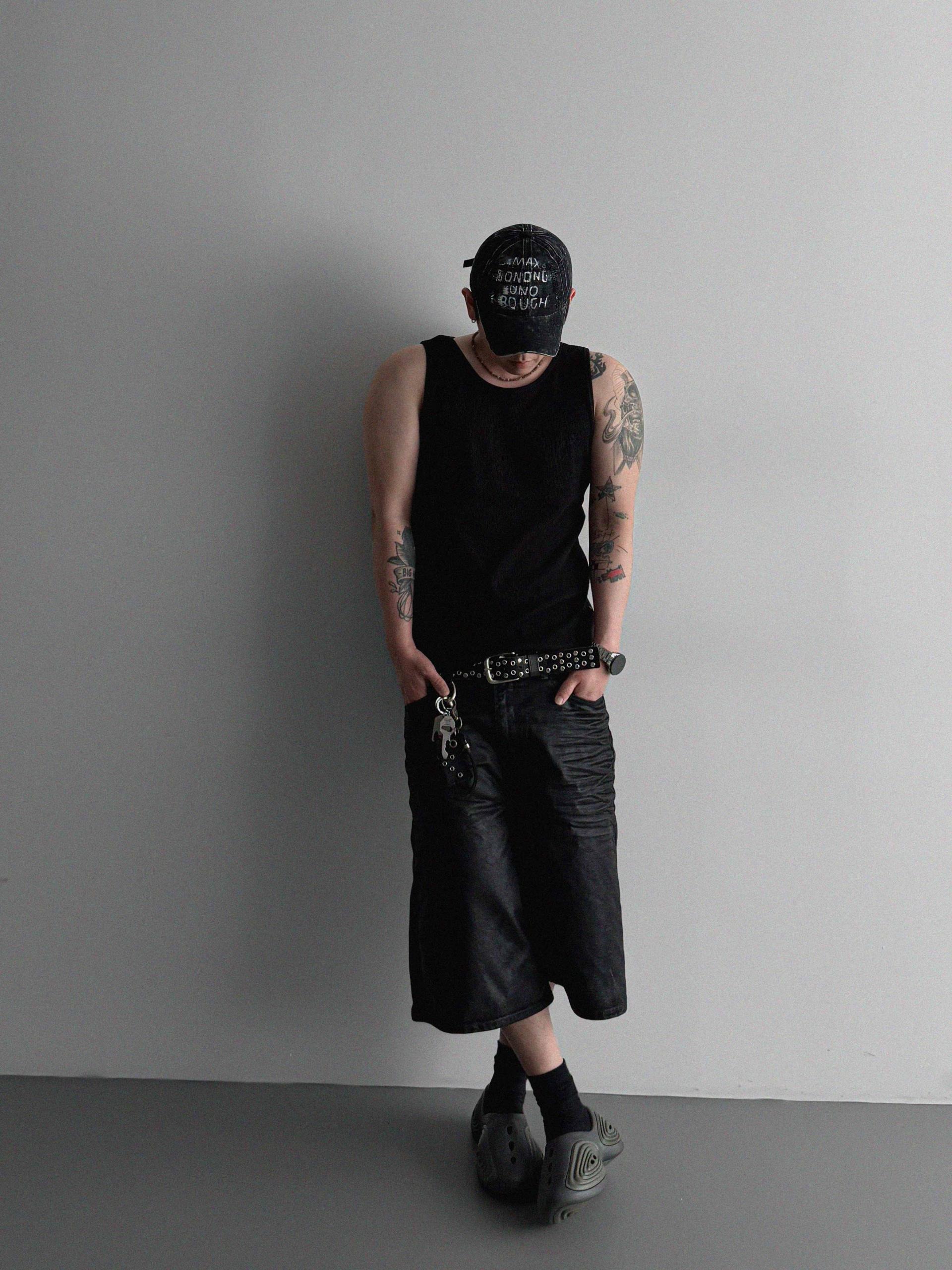 Embo-coated bermuda pants
