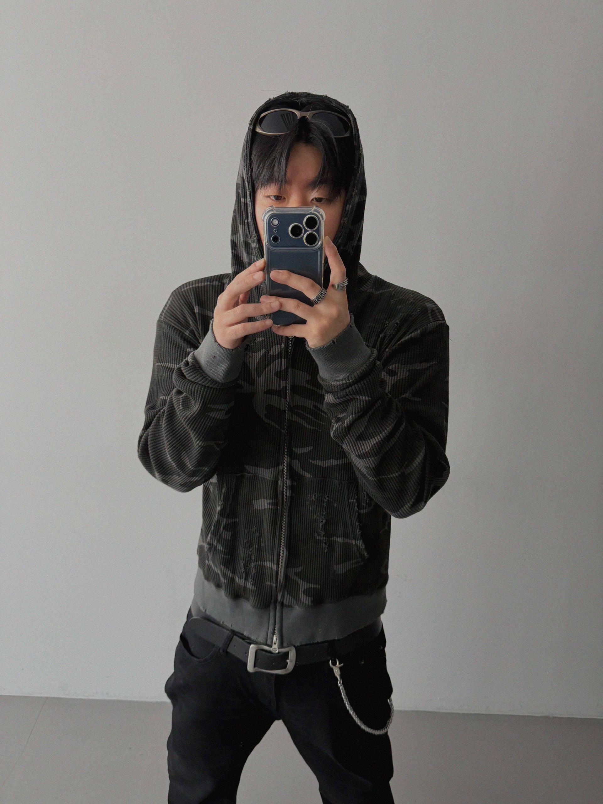 Destroyed camo crop hood zip-up