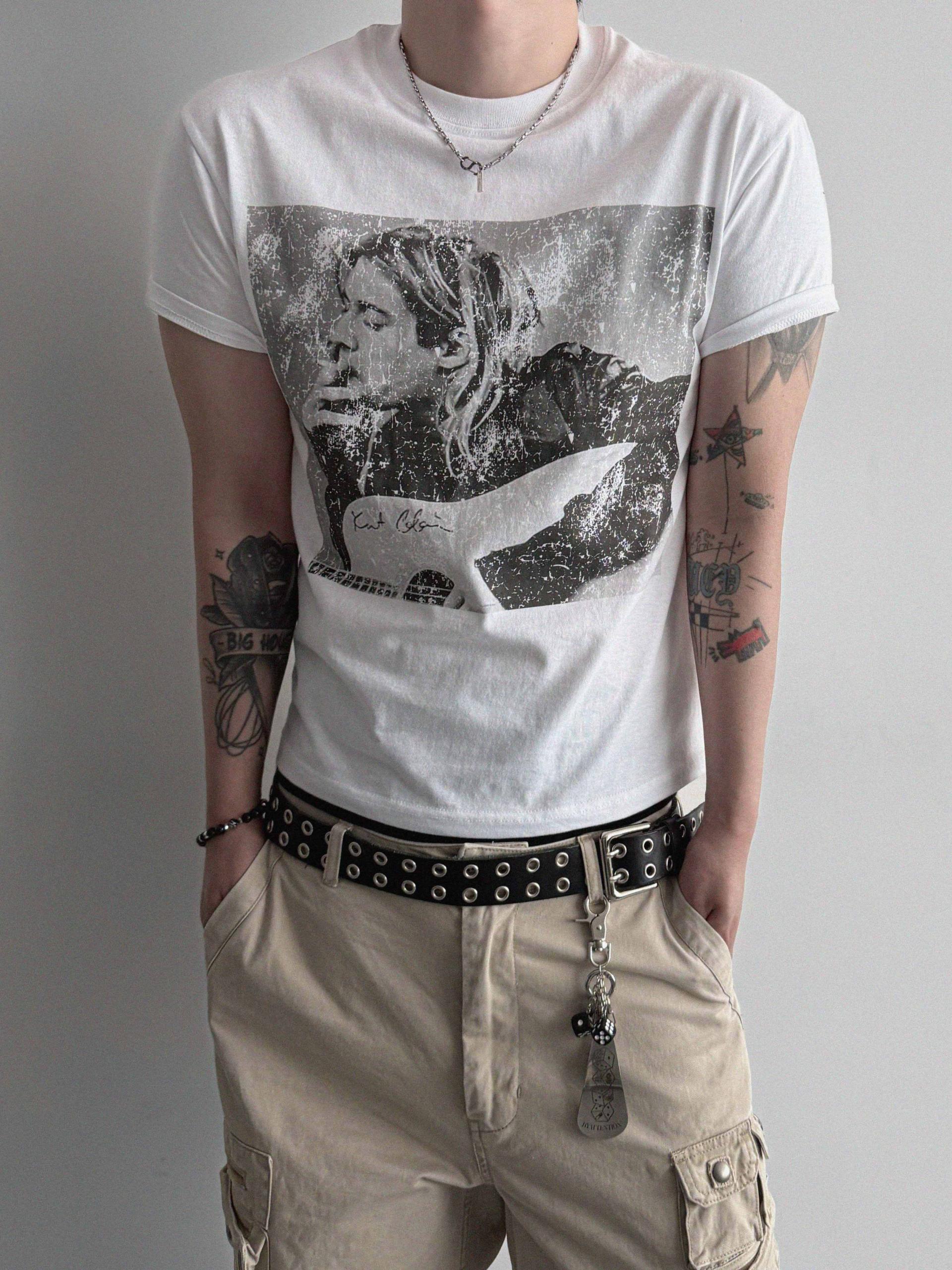 Cut printed muscle half t