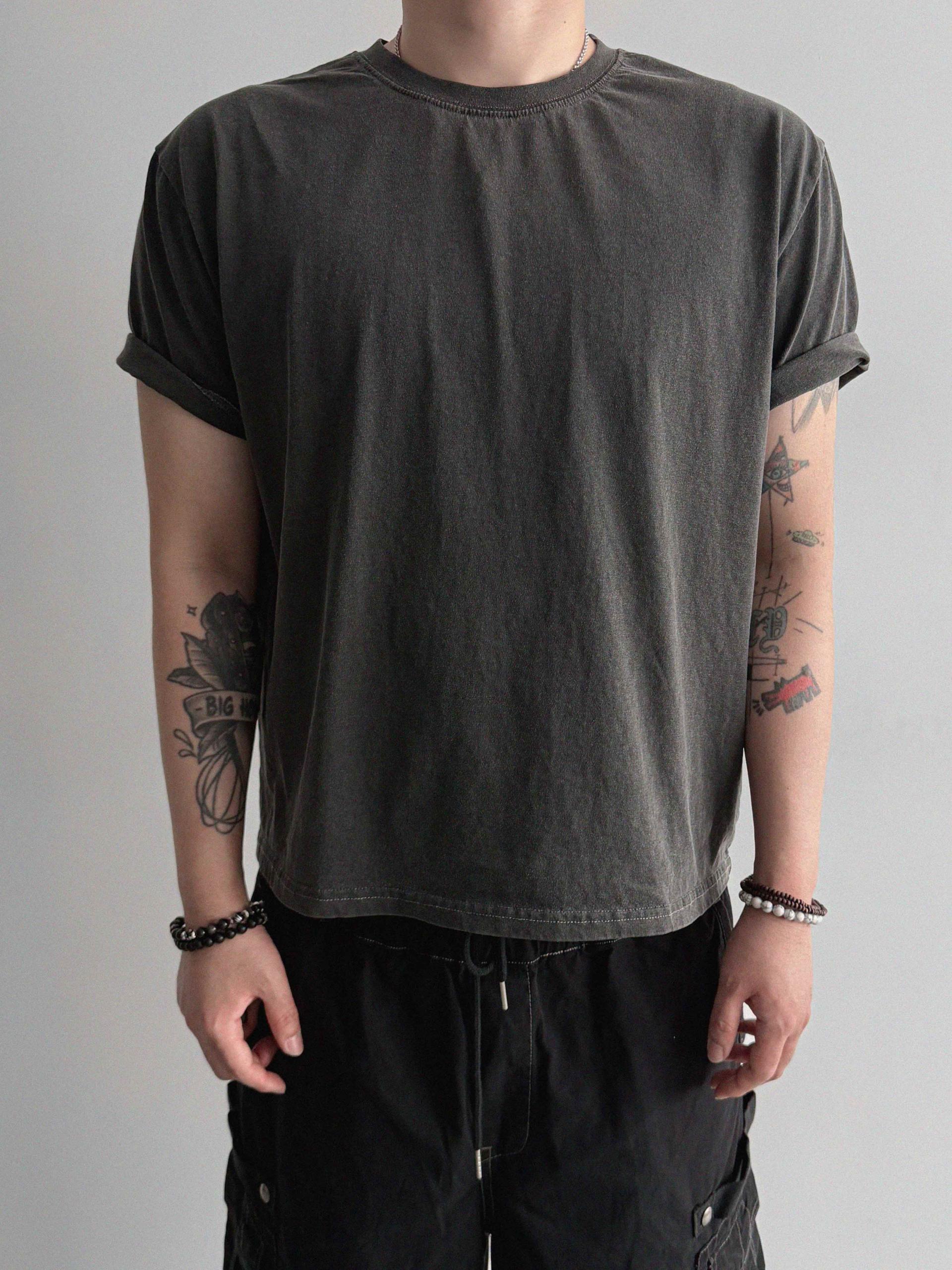 Fade pigment crop half t
