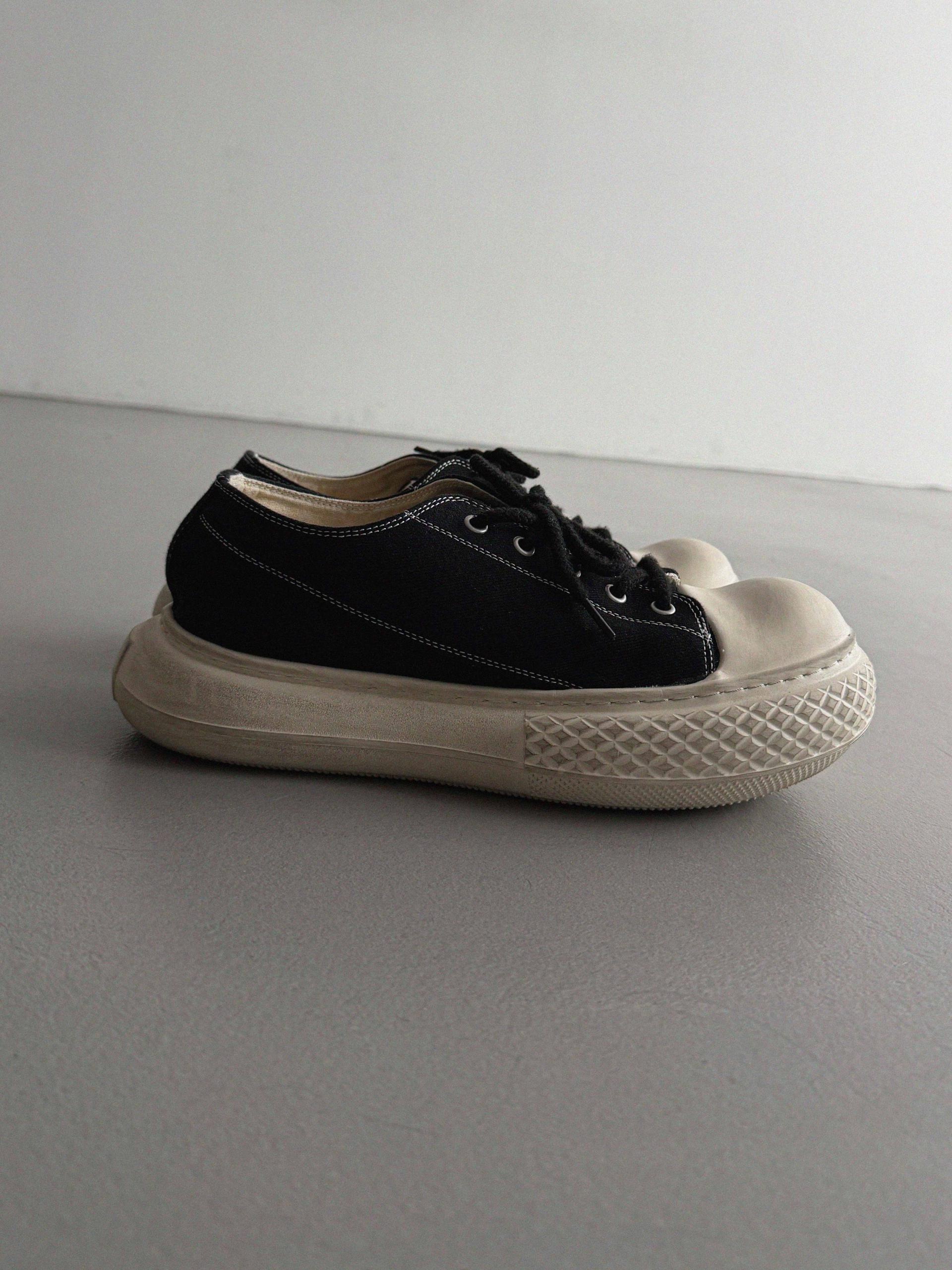 Atom canvas sneakers