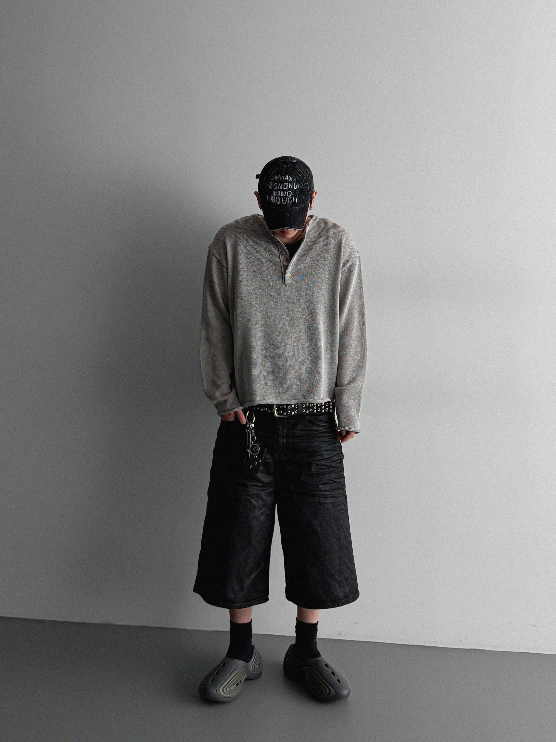 Embo-coated bermuda pants