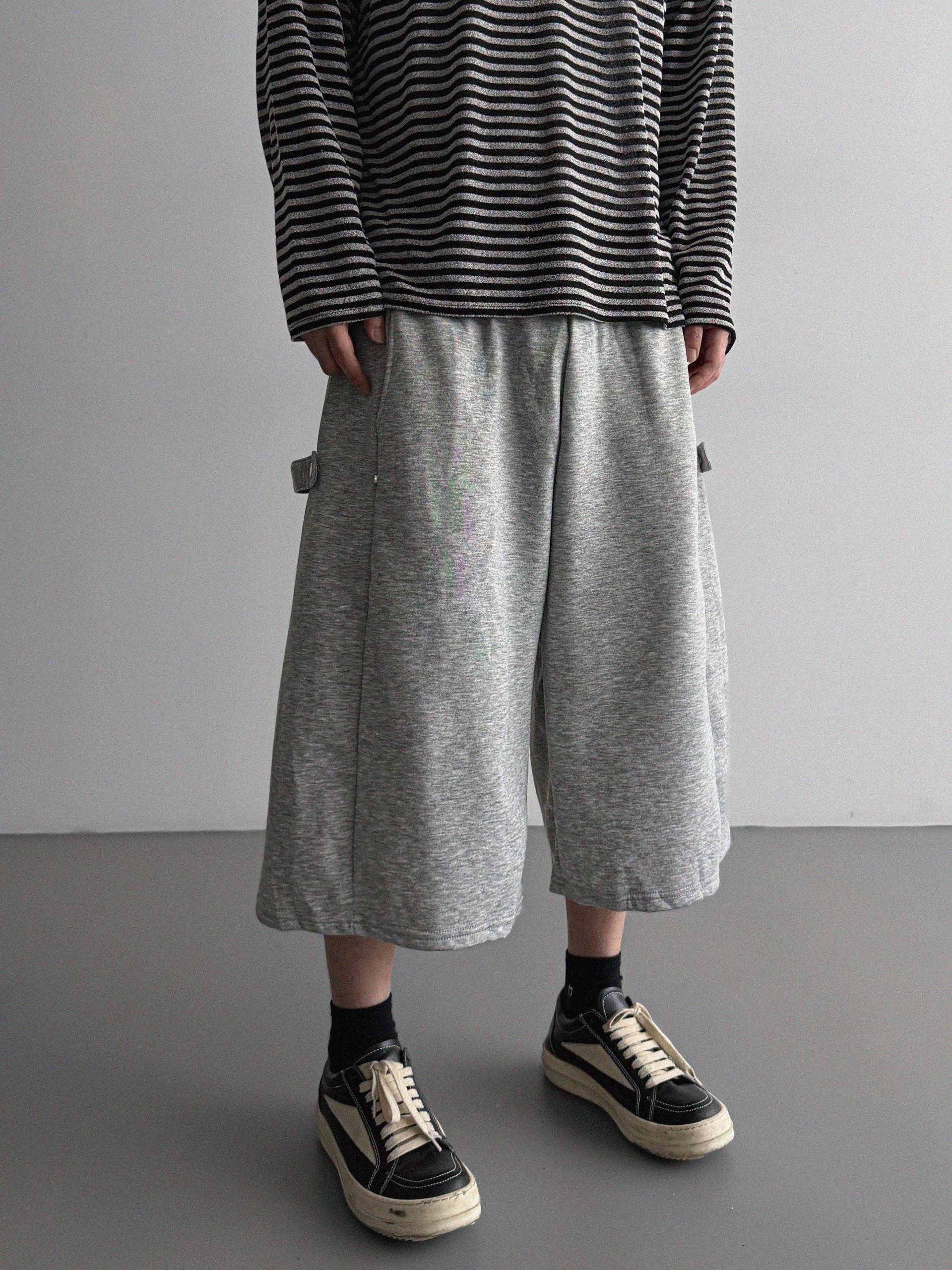 Side snap bermuda sweat pants