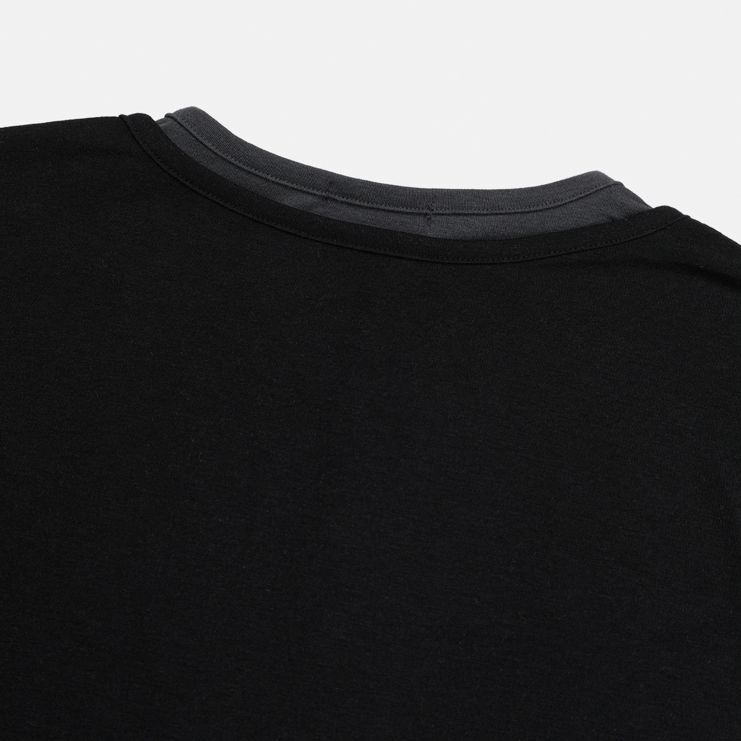 Buckle henley neck layered crop t