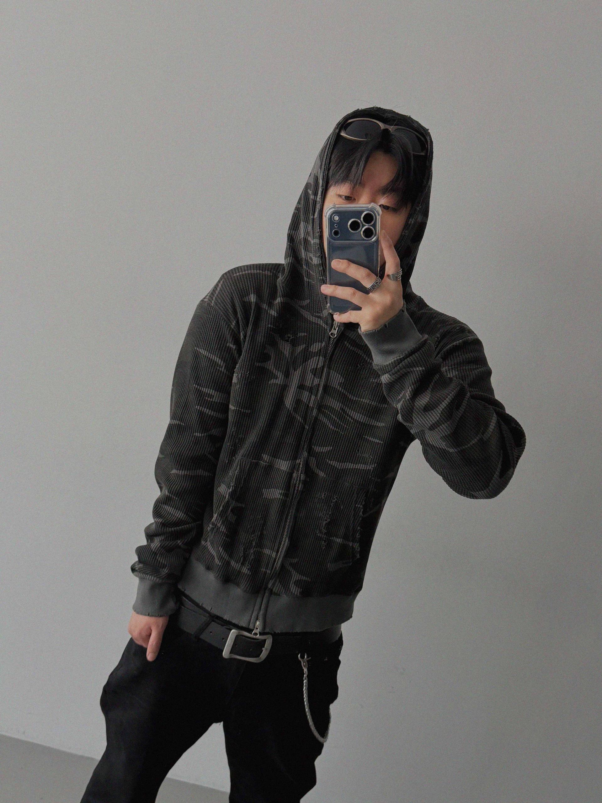 Destroyed camo crop hood zip-up