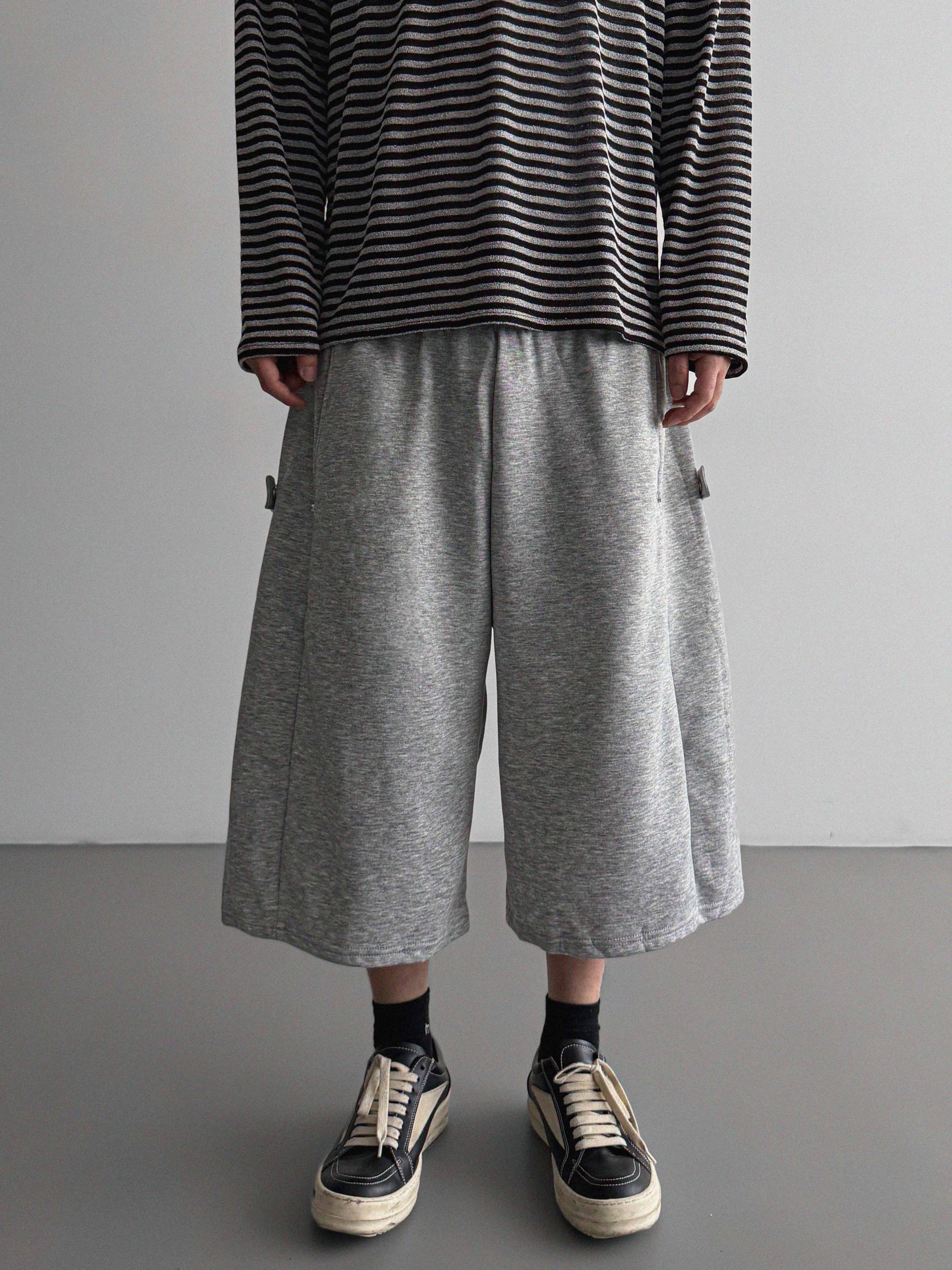 Side snap bermuda sweat pants