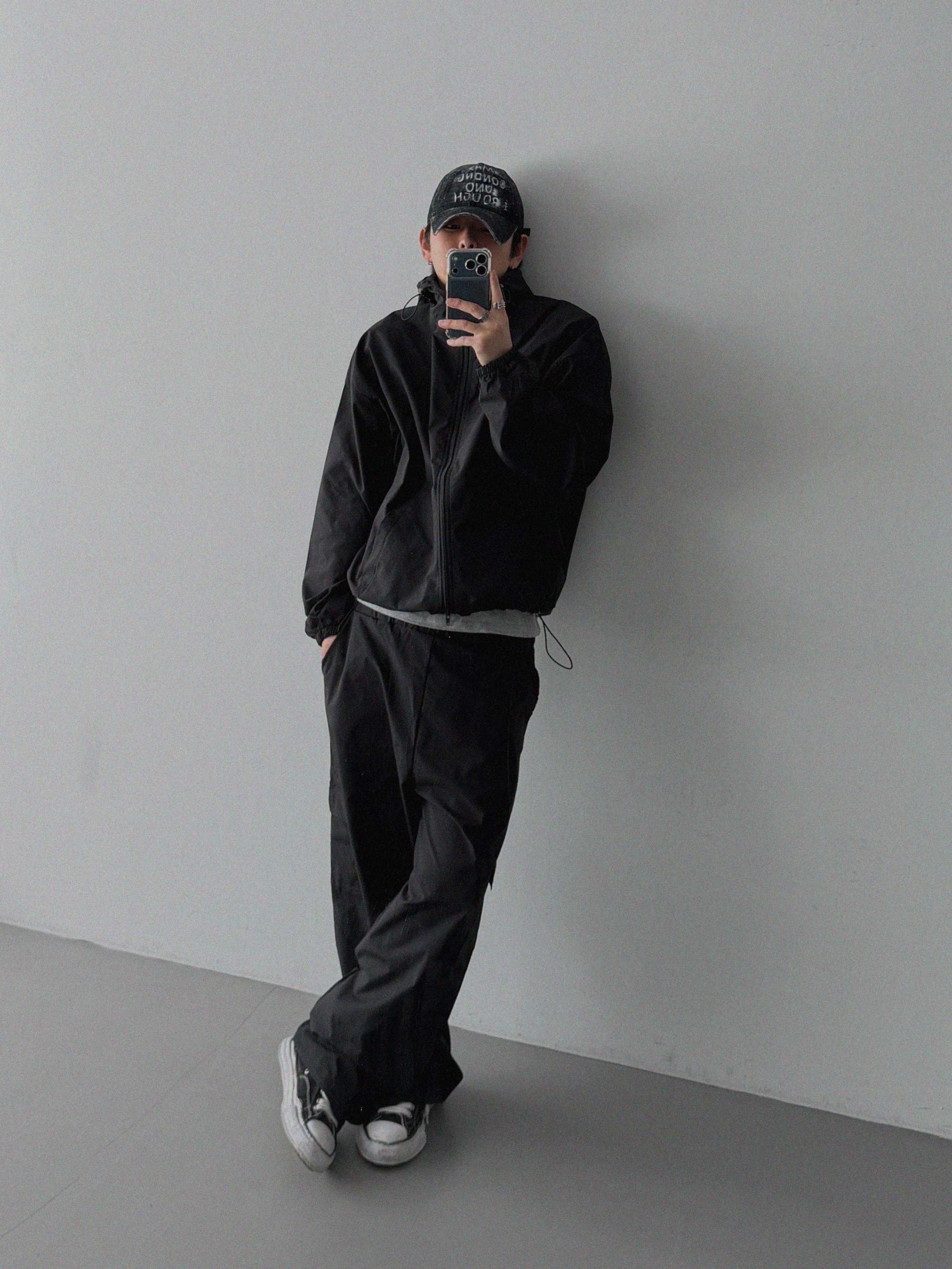 Space set-up [Wind breaker & Cargo pants]