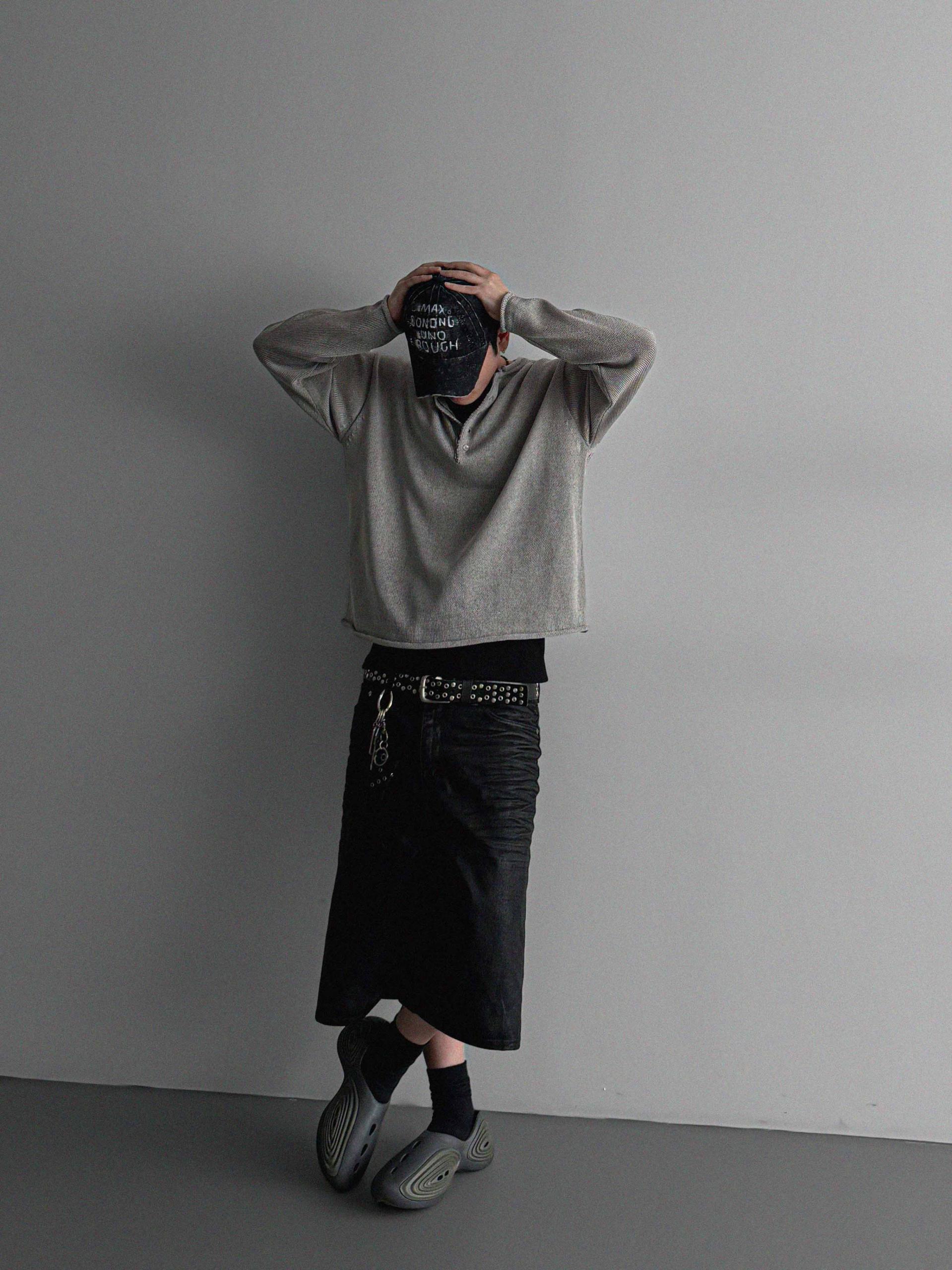 Embo-coated bermuda pants