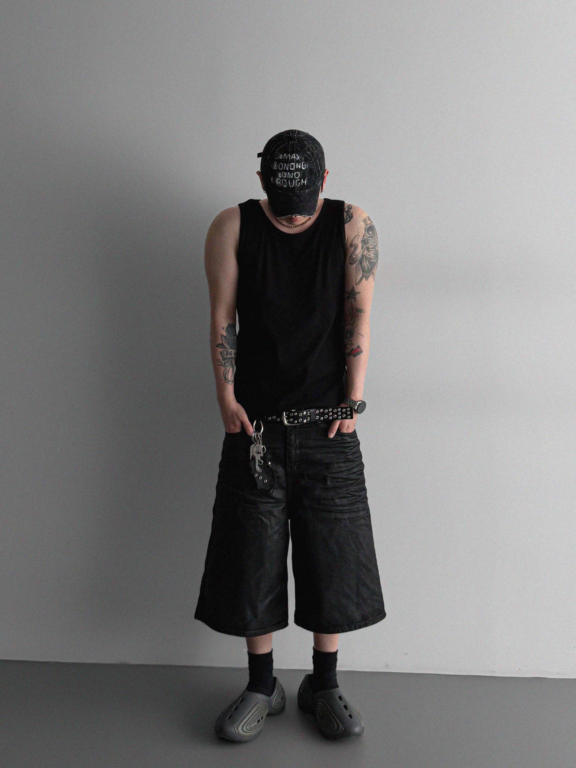 Embo-coated bermuda pants