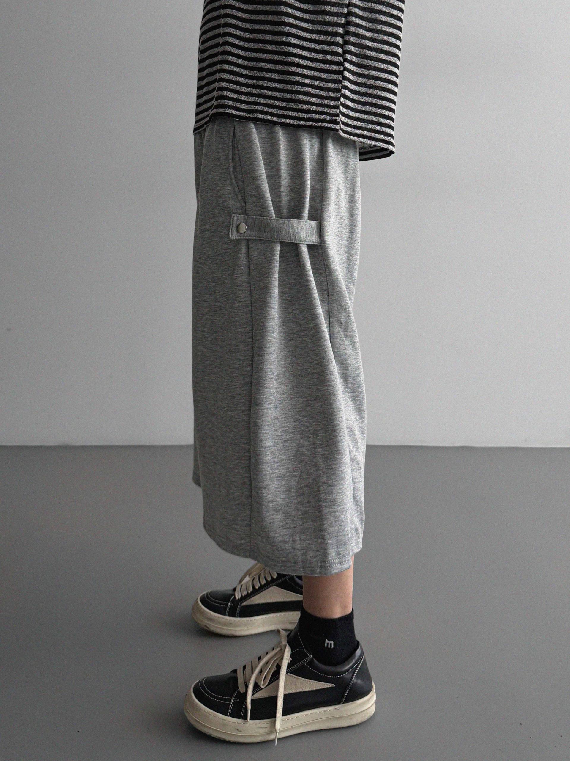 Side snap bermuda sweat pants