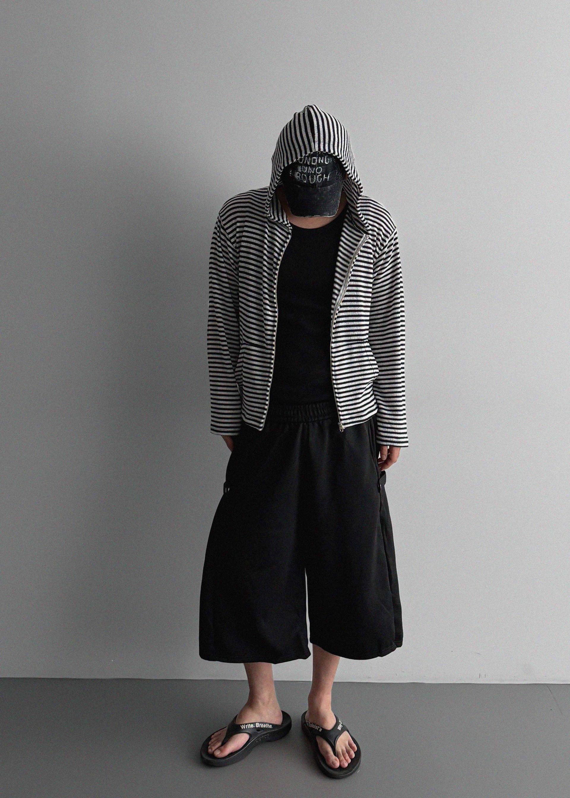 Side snap bermuda sweat pants