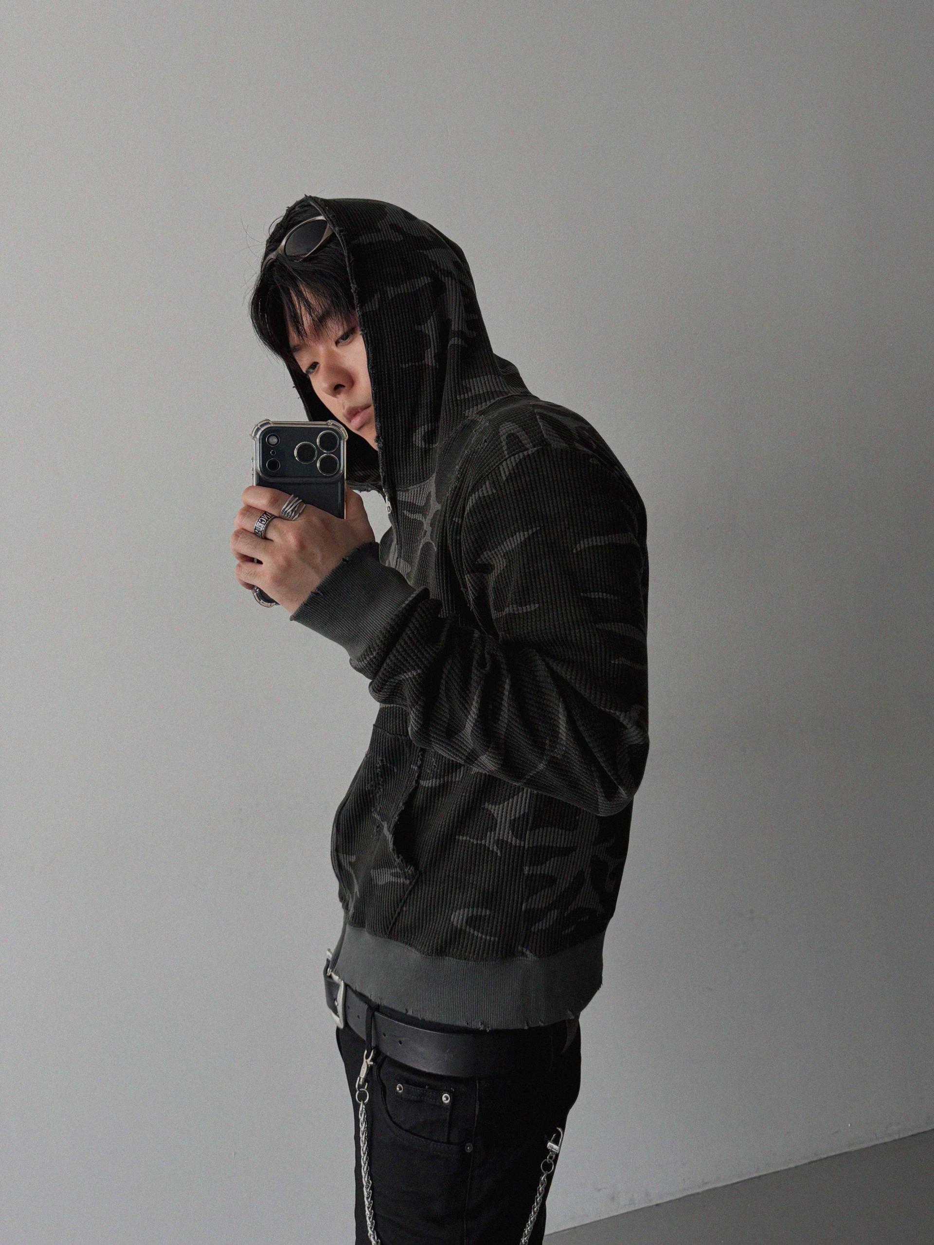 Destroyed camo crop hood zip-up