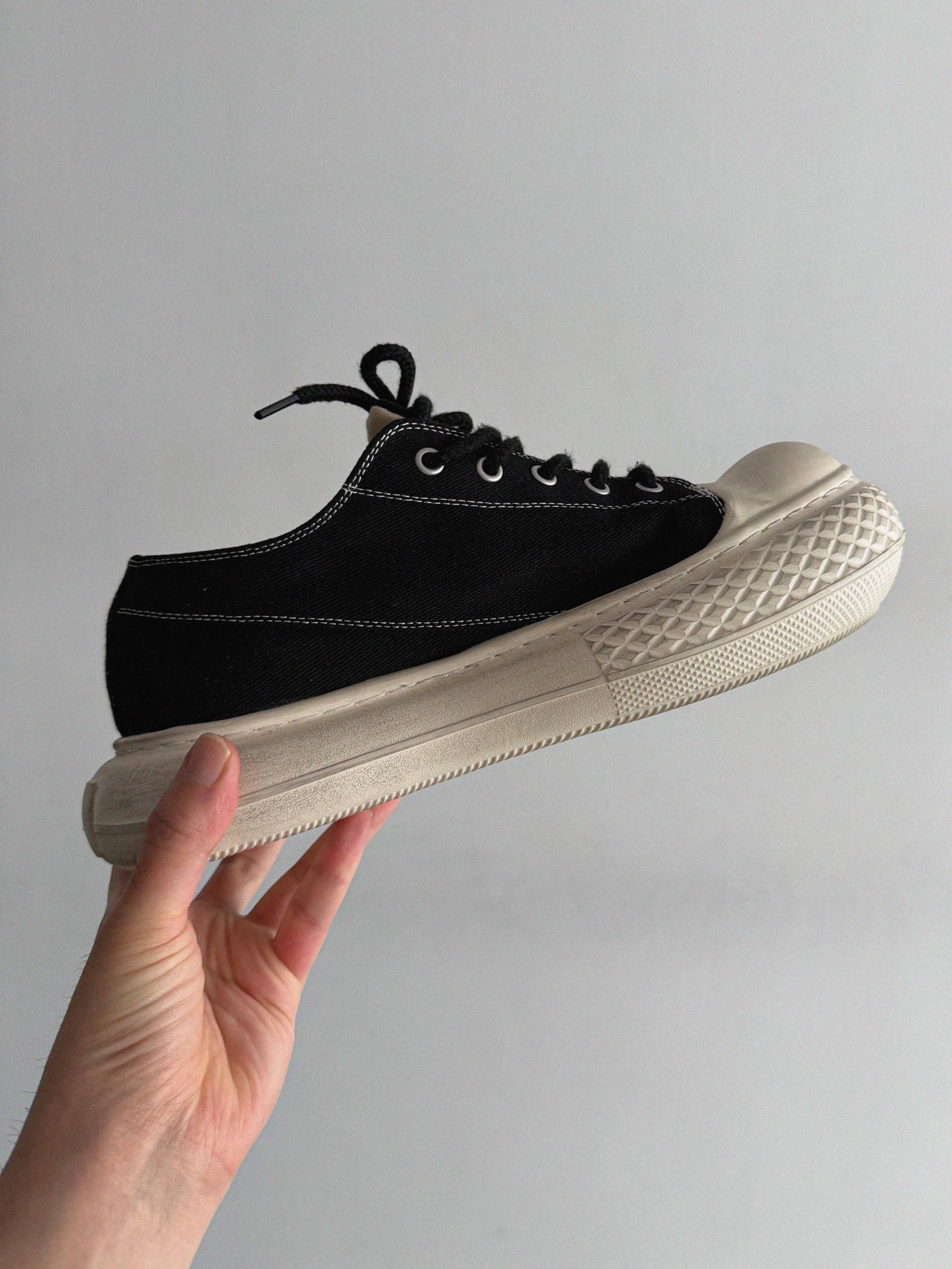 Atom canvas sneakers