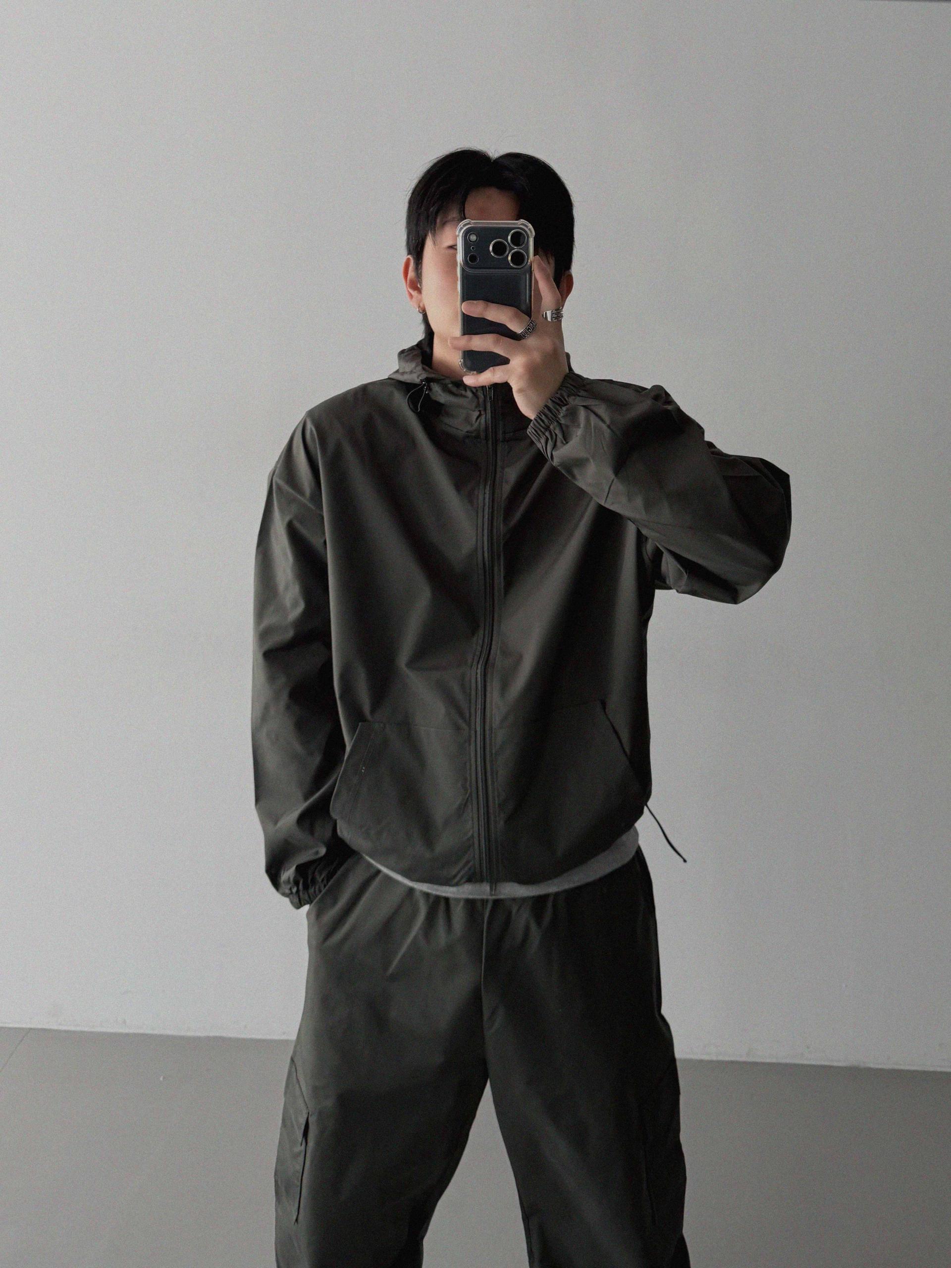 Space set-up [Wind breaker & Cargo pants]