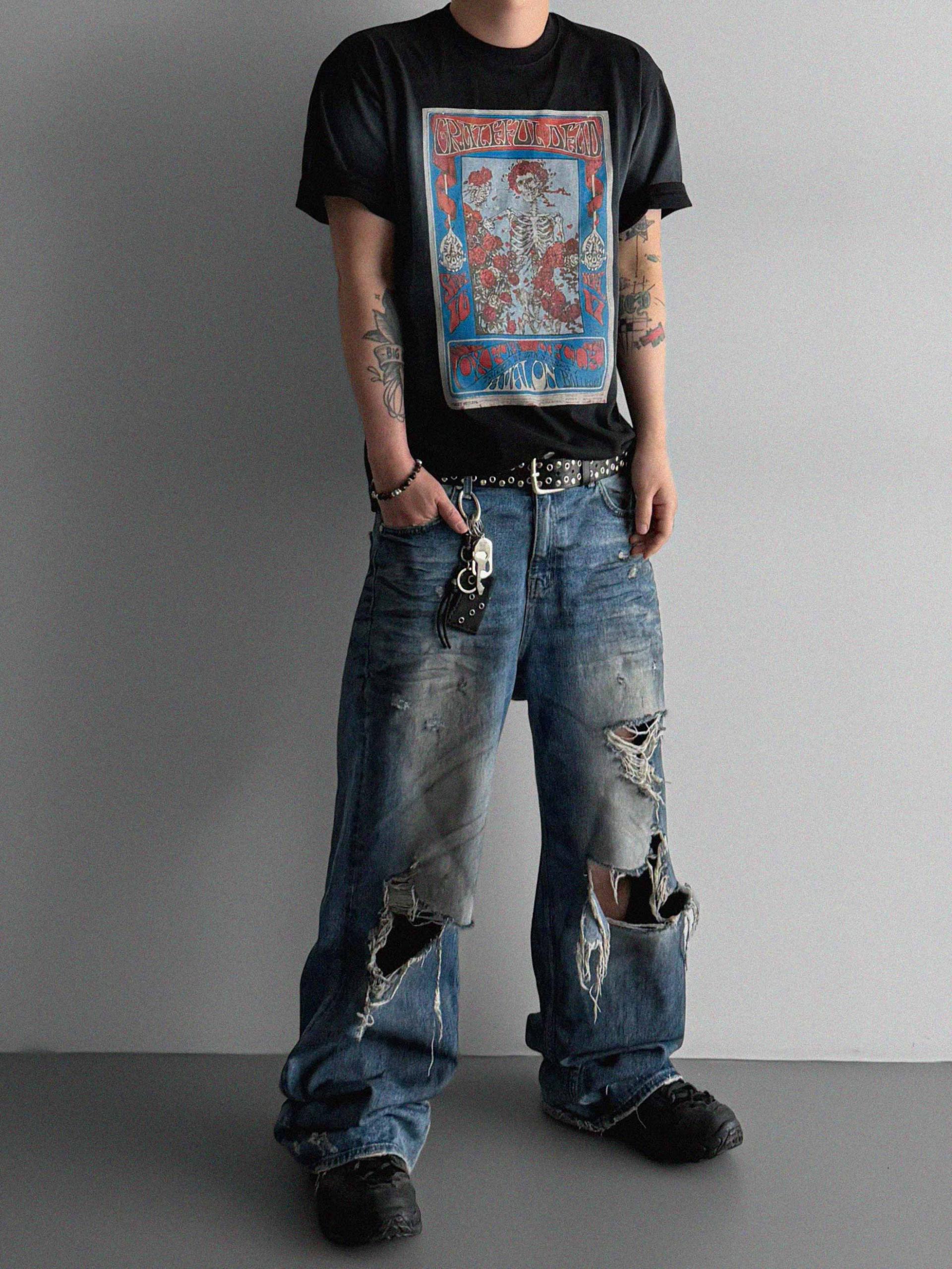 Skull dirty over half t