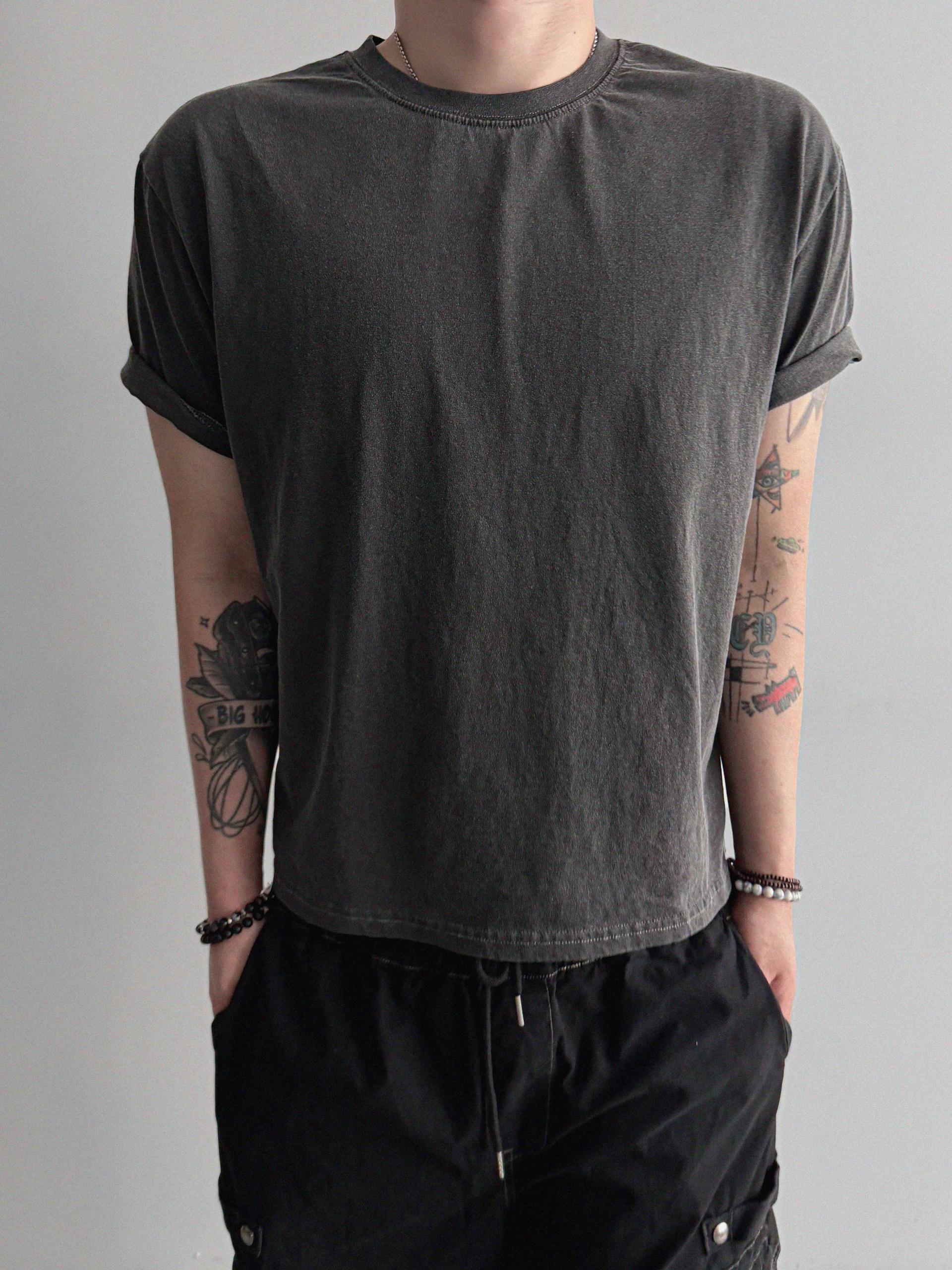 Fade pigment crop half t