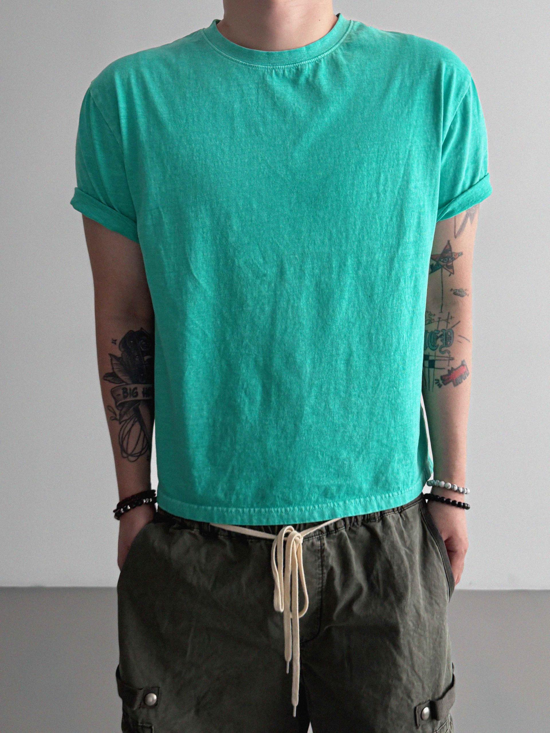 Fade pigment crop half t