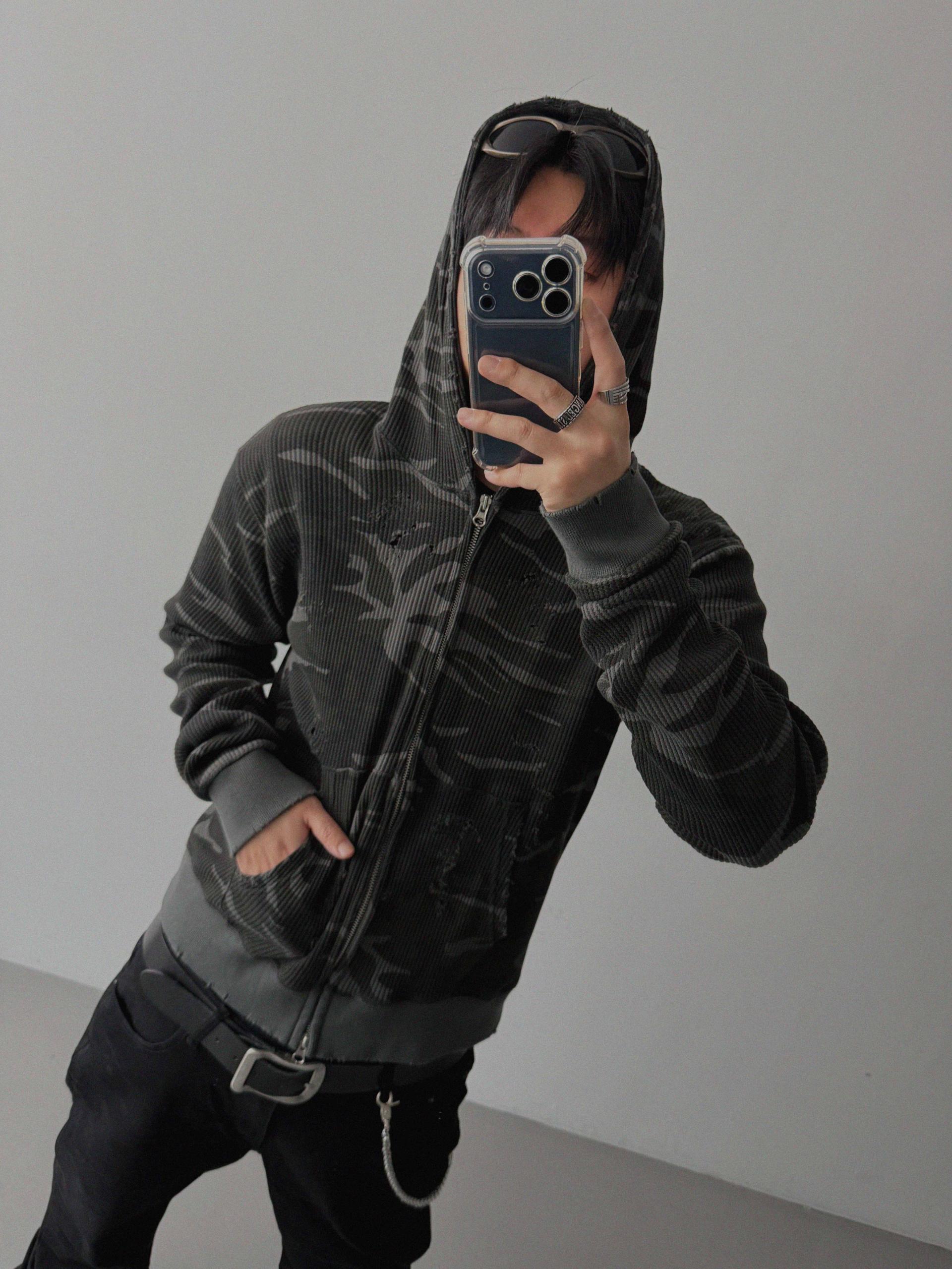 Destroyed camo crop hood zip-up
