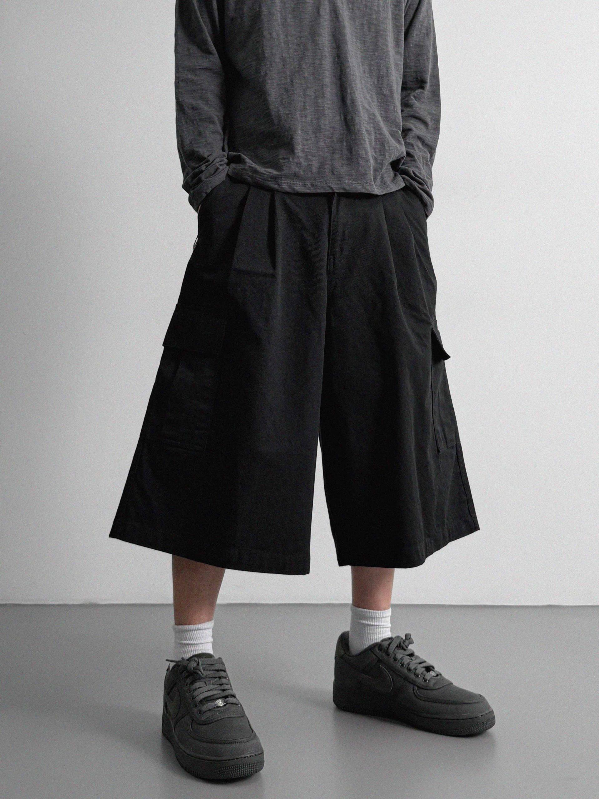 Pintuck bermuda cargo pants