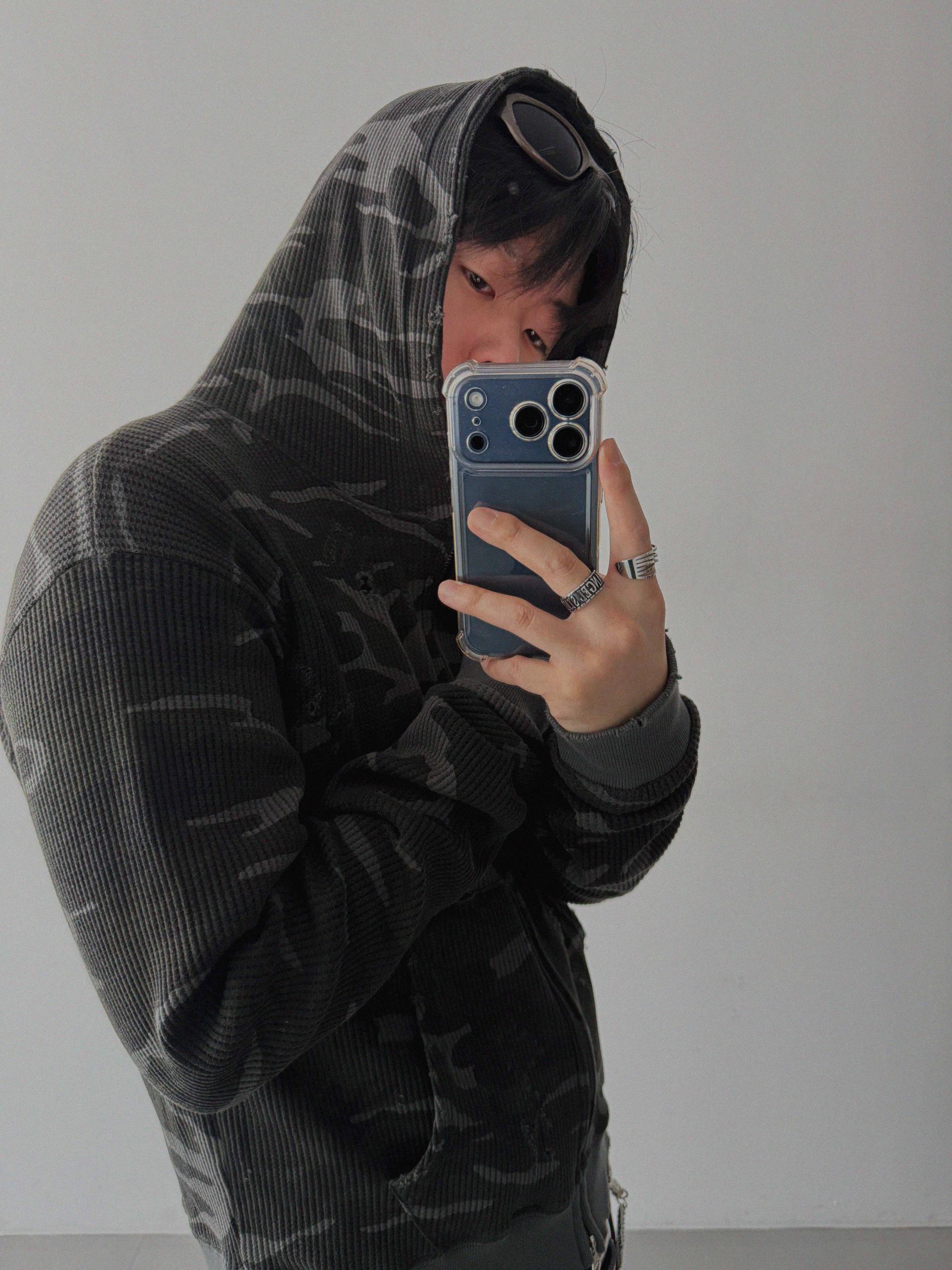 Destroyed camo crop hood zip-up