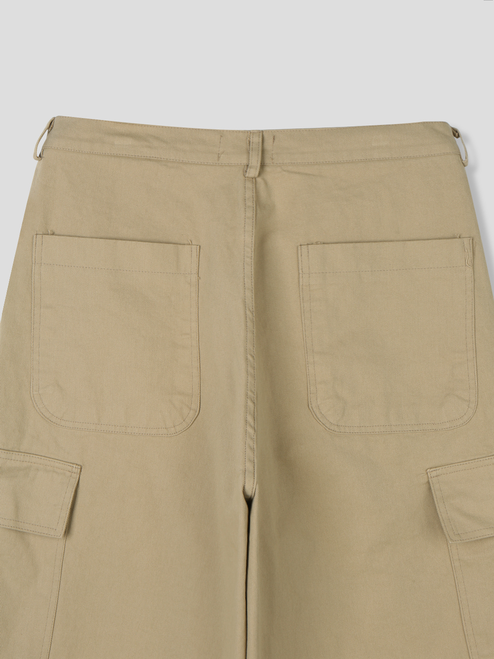 Pintuck bermuda cargo pants