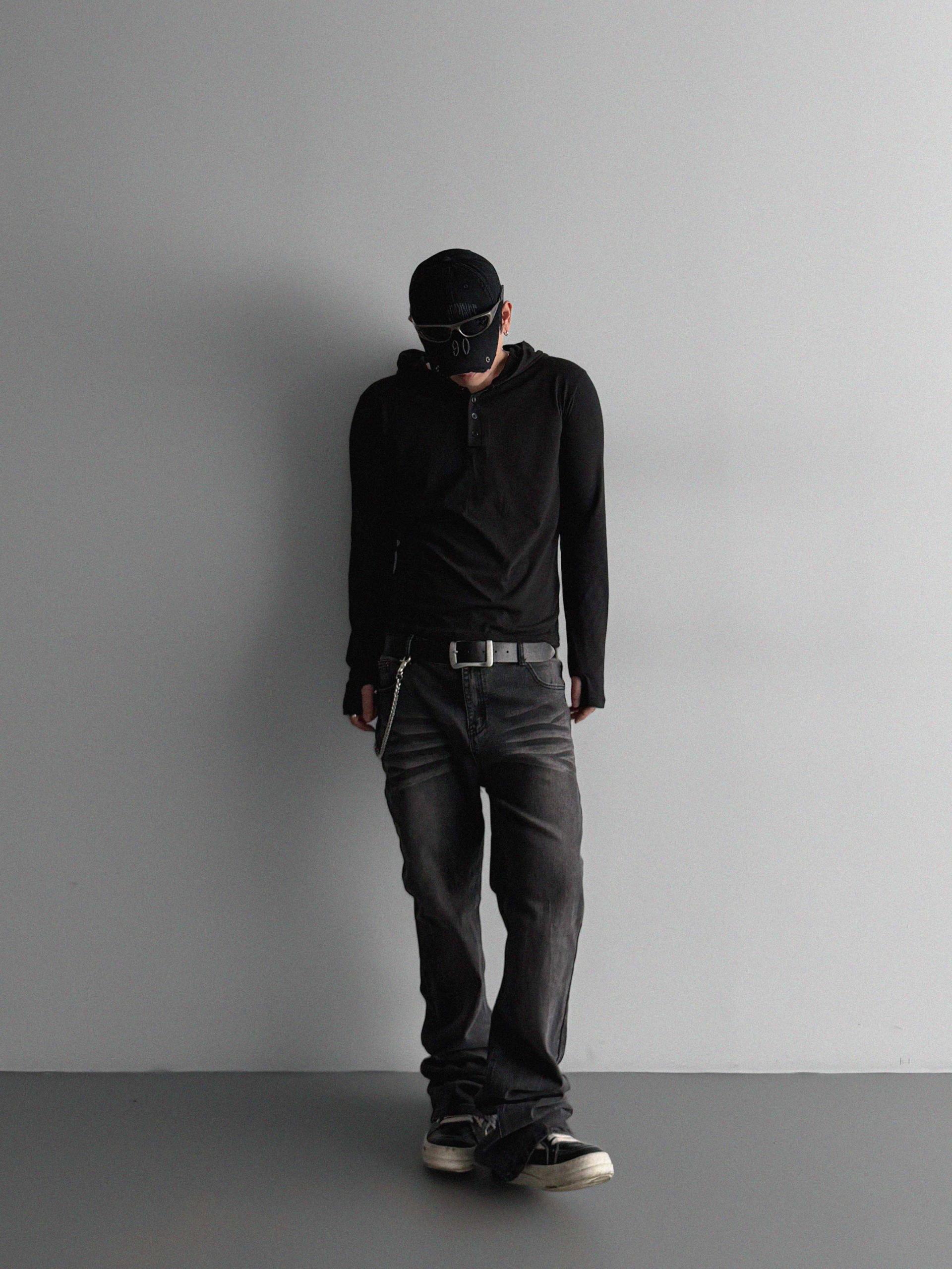 Slack sagging flare black jean