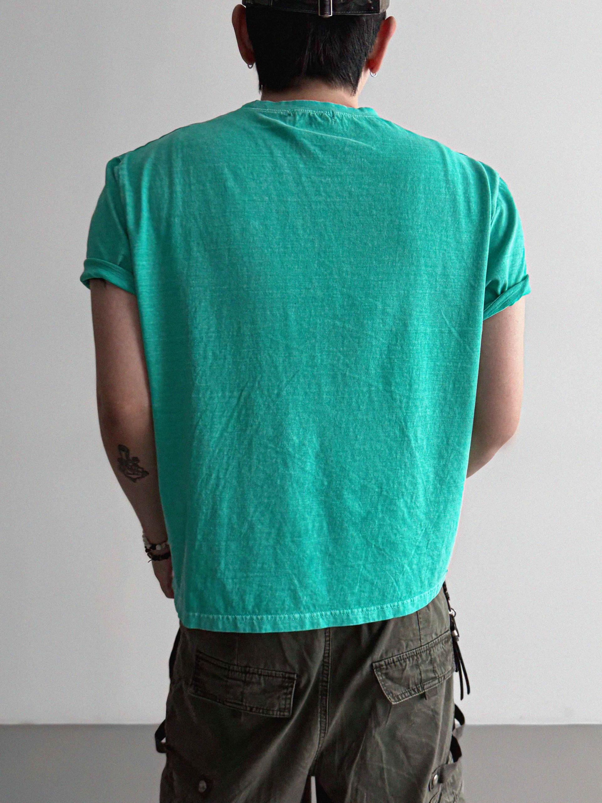 Fade pigment crop half t
