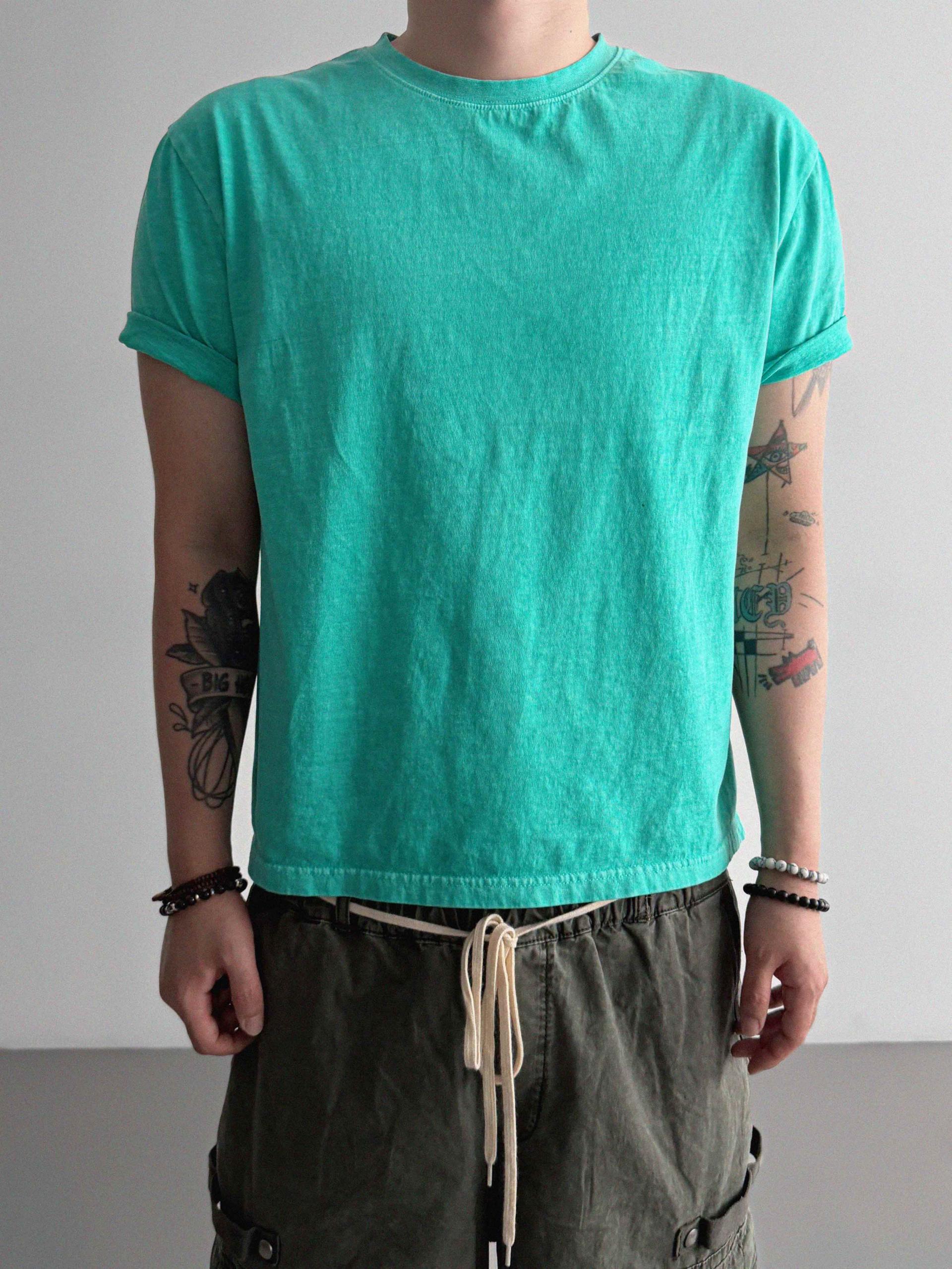 Fade pigment crop half t