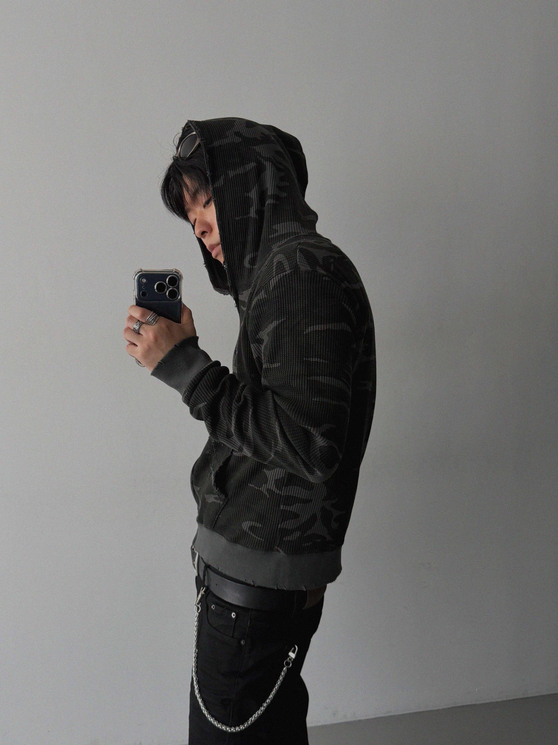 Destroyed camo crop hood zip-up