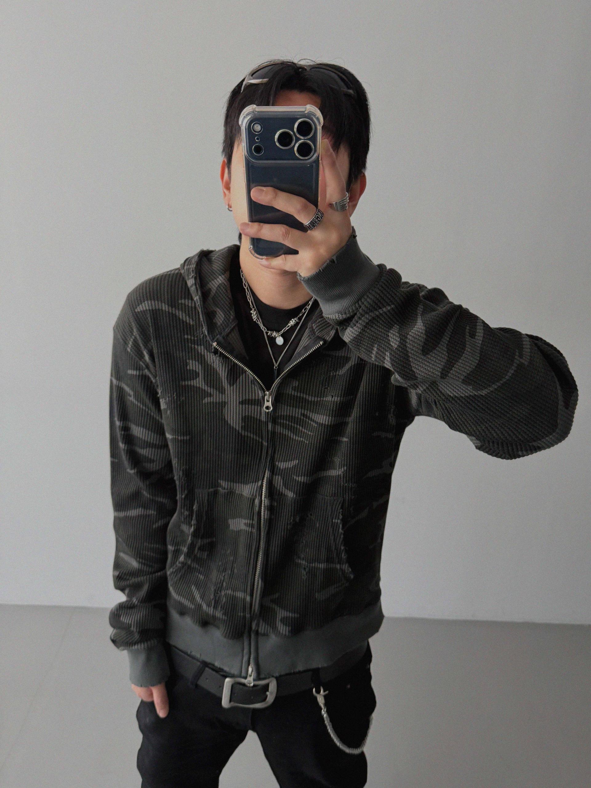 Destroyed camo crop hood zip-up