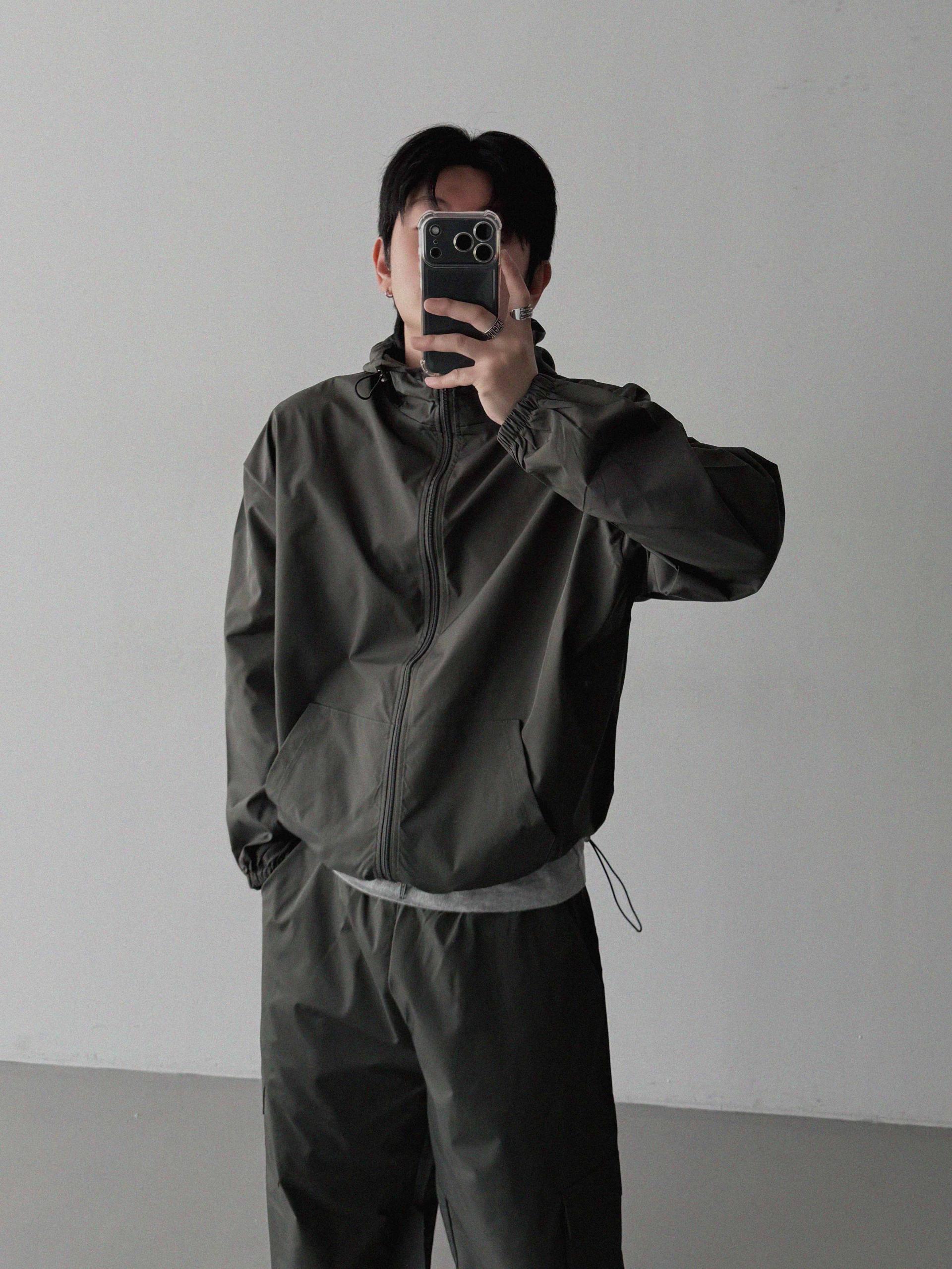 Space set-up [Wind breaker & Cargo pants]
