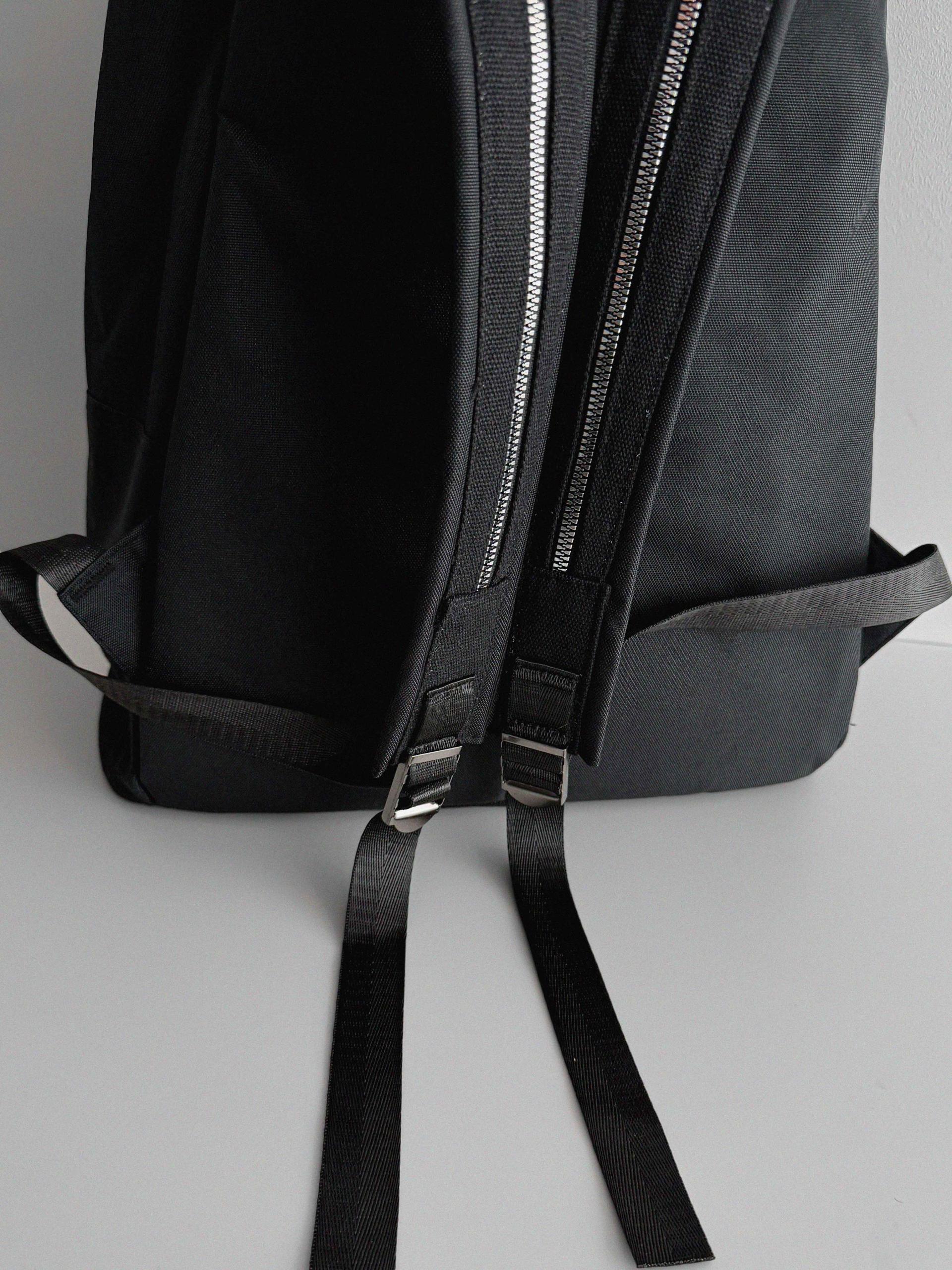 Zipper vintage back pack