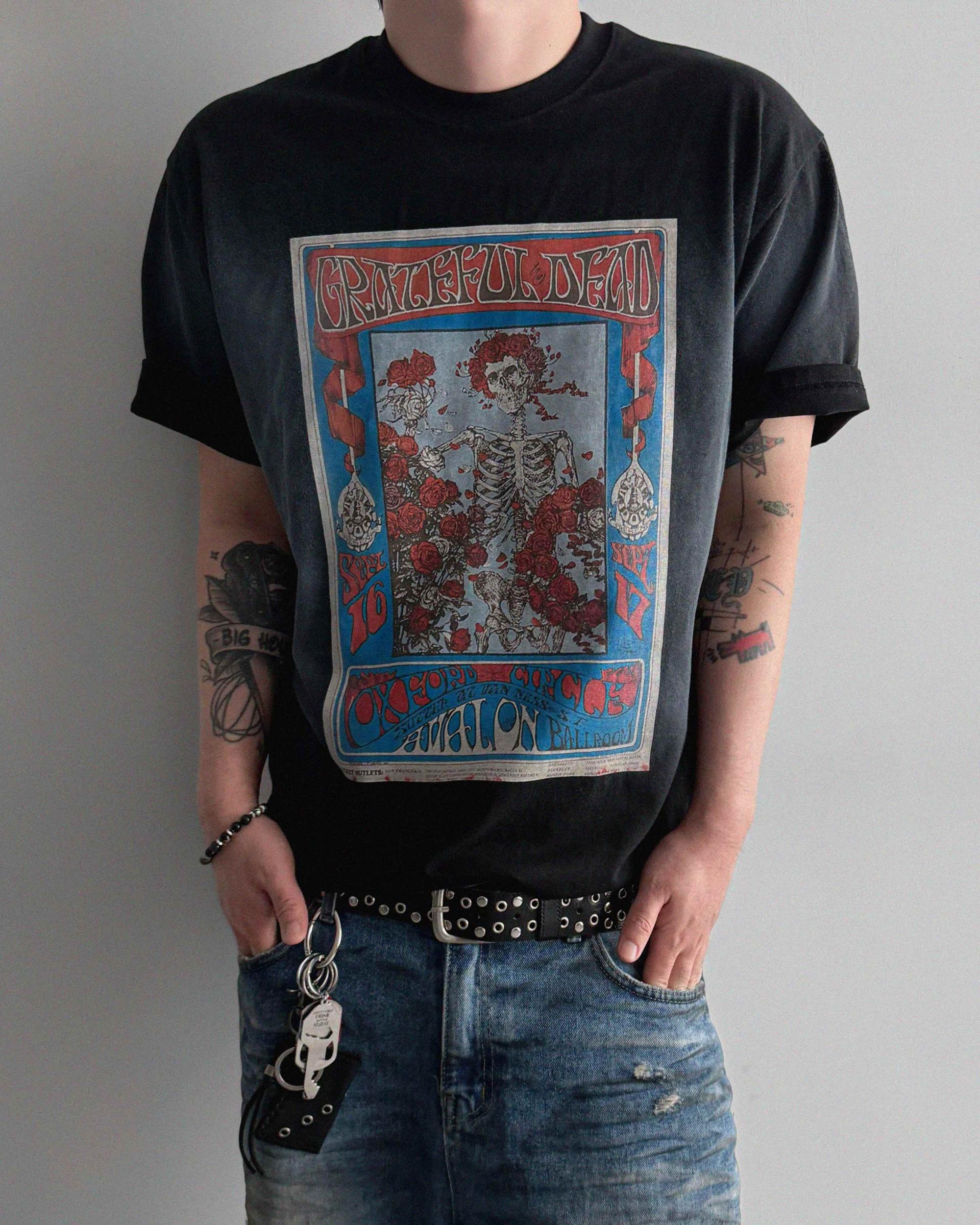Skull dirty over half t