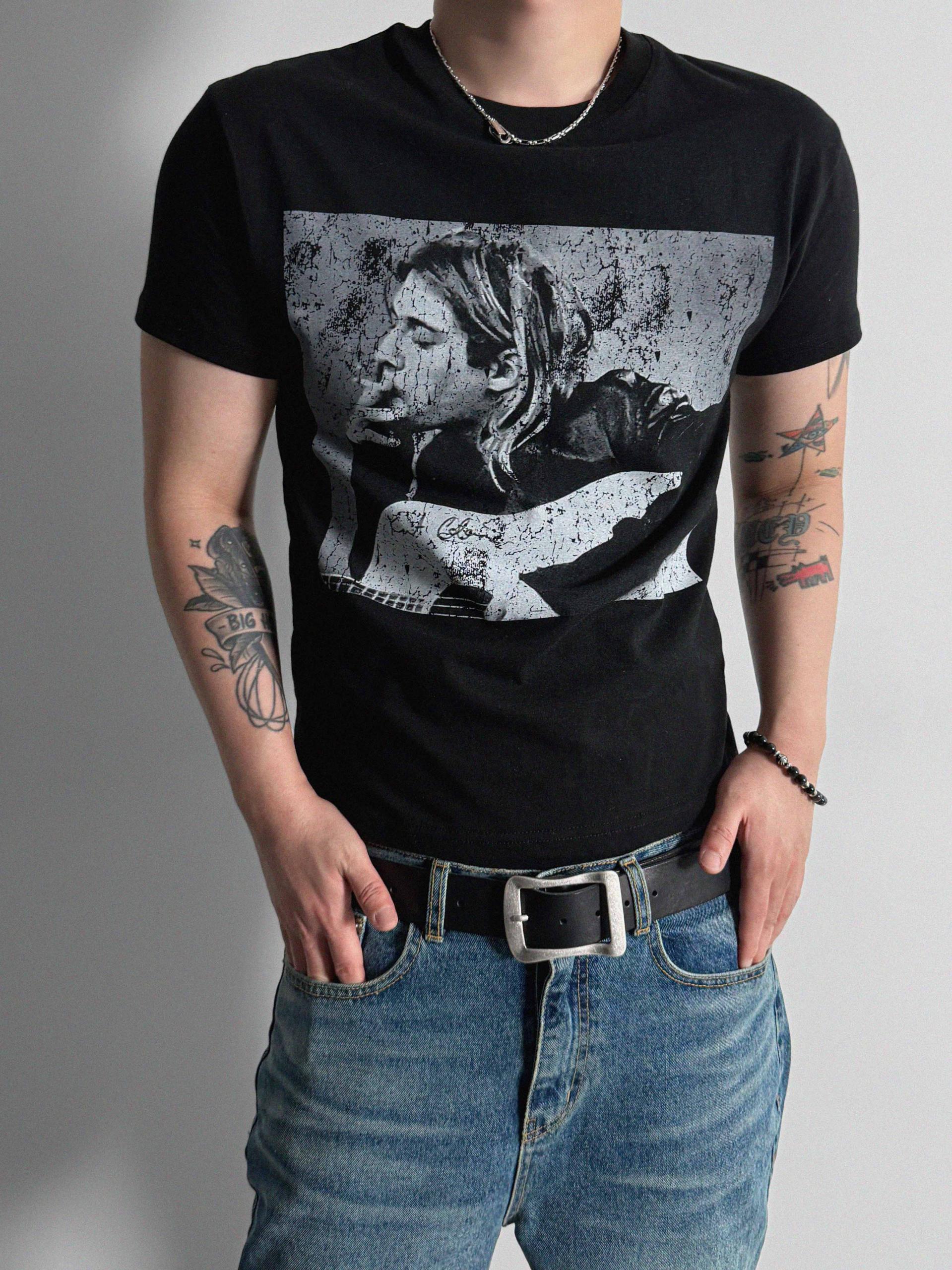 Cut printed muscle half t