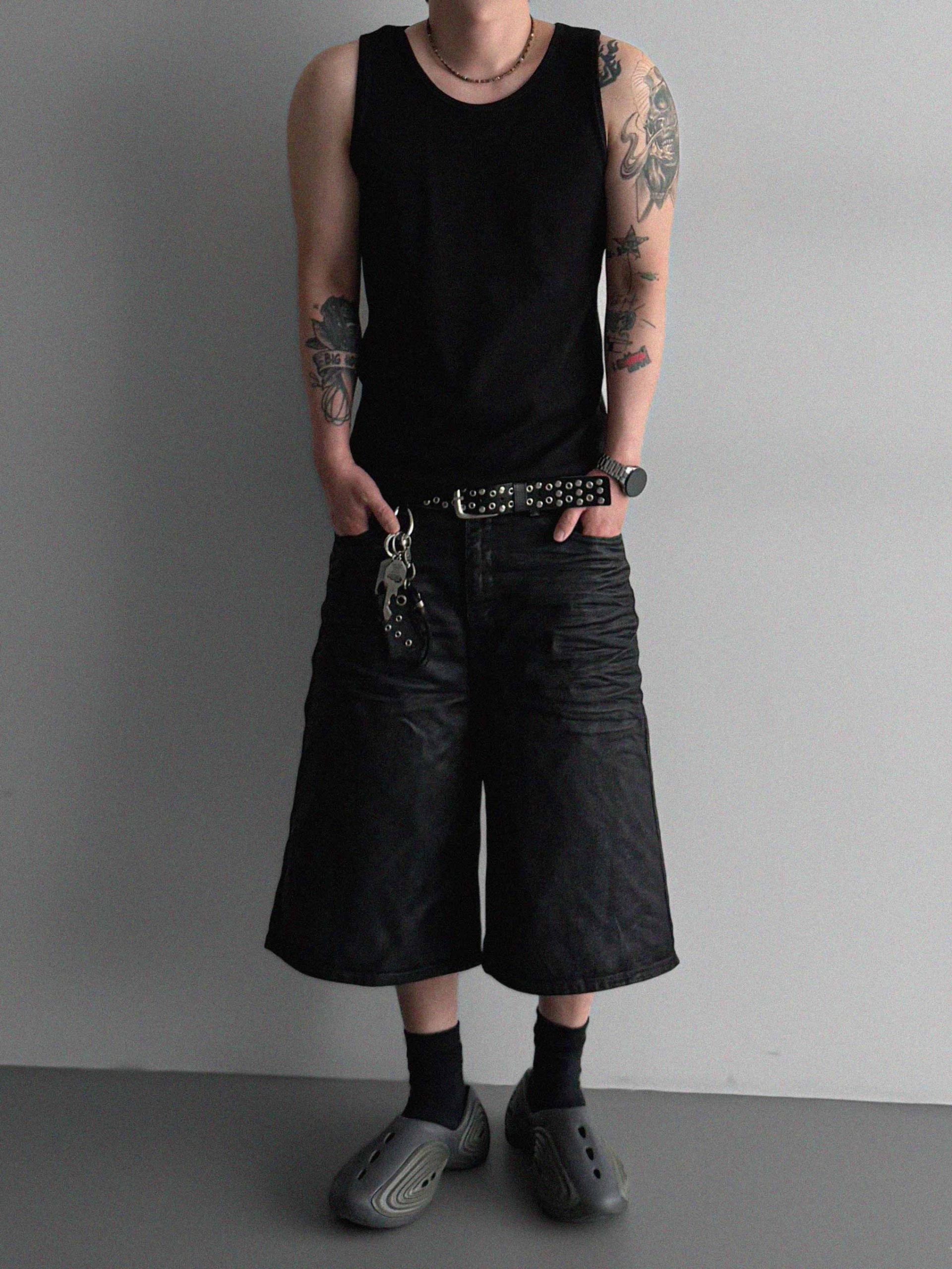 Embo-coated bermuda pants