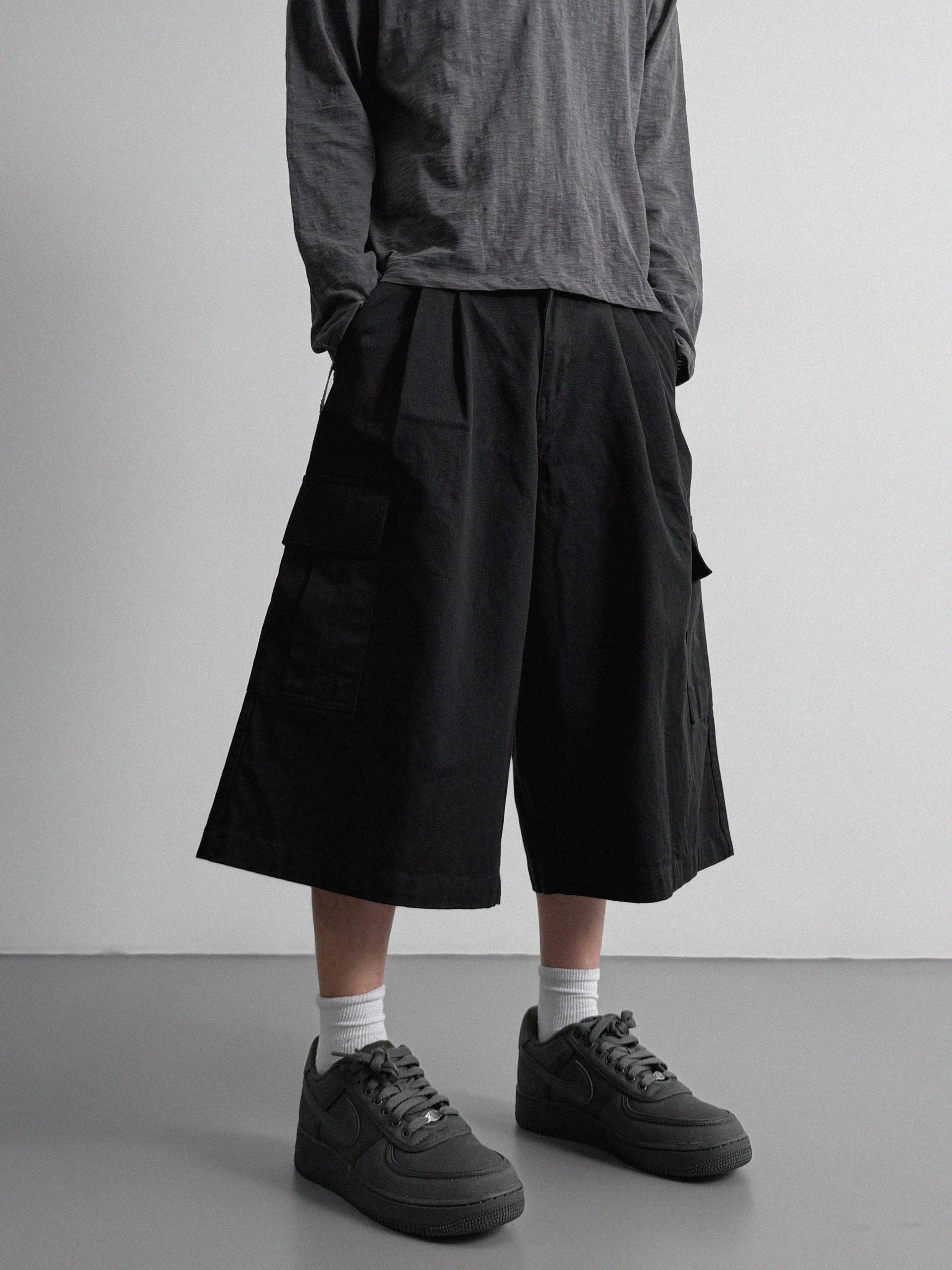 Pintuck bermuda cargo pants