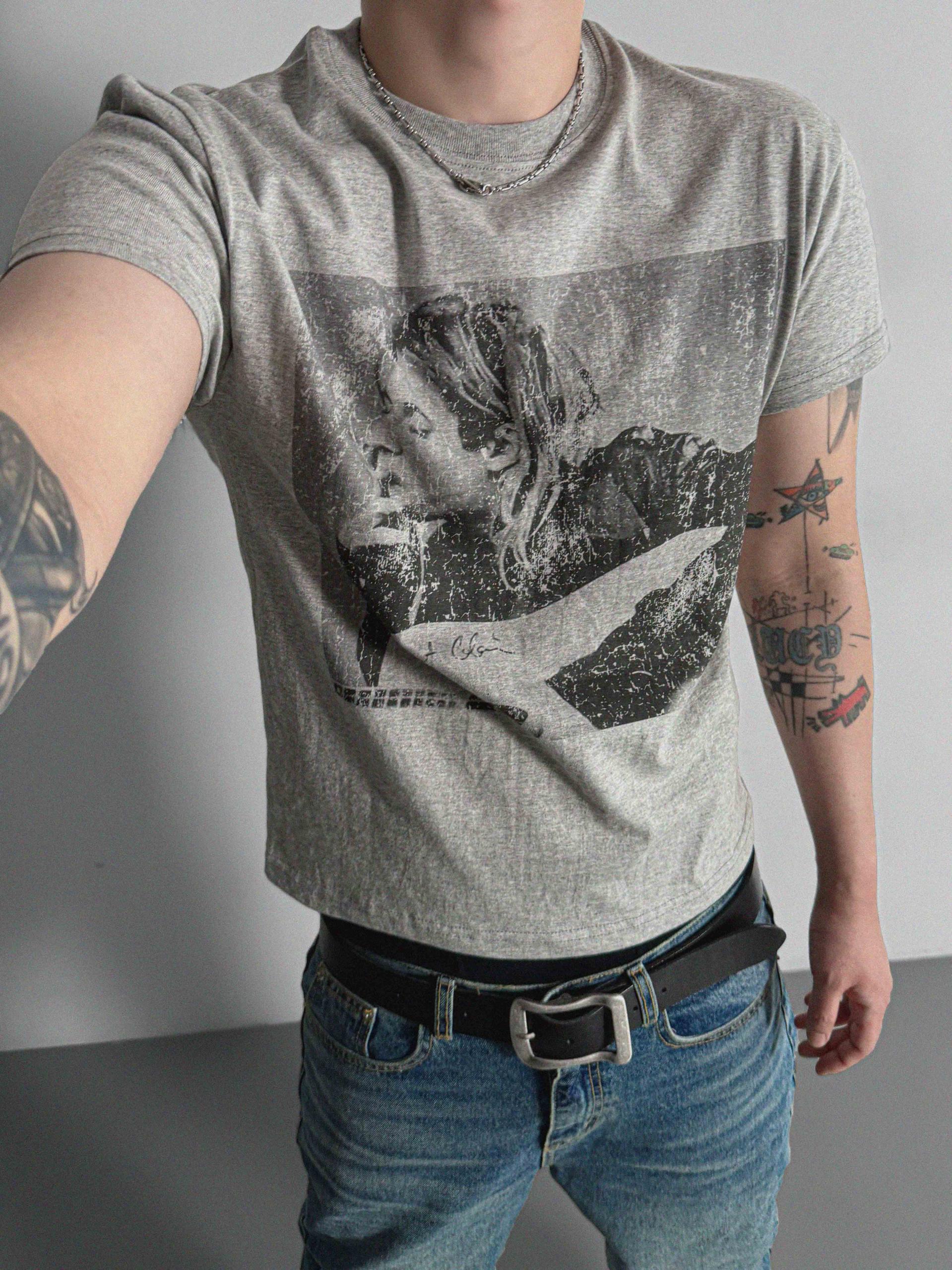 Cut printed muscle half t