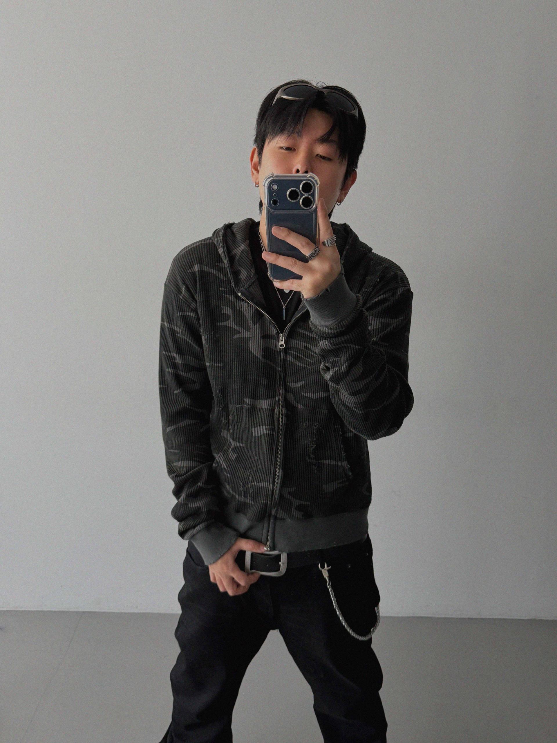 Destroyed camo crop hood zip-up