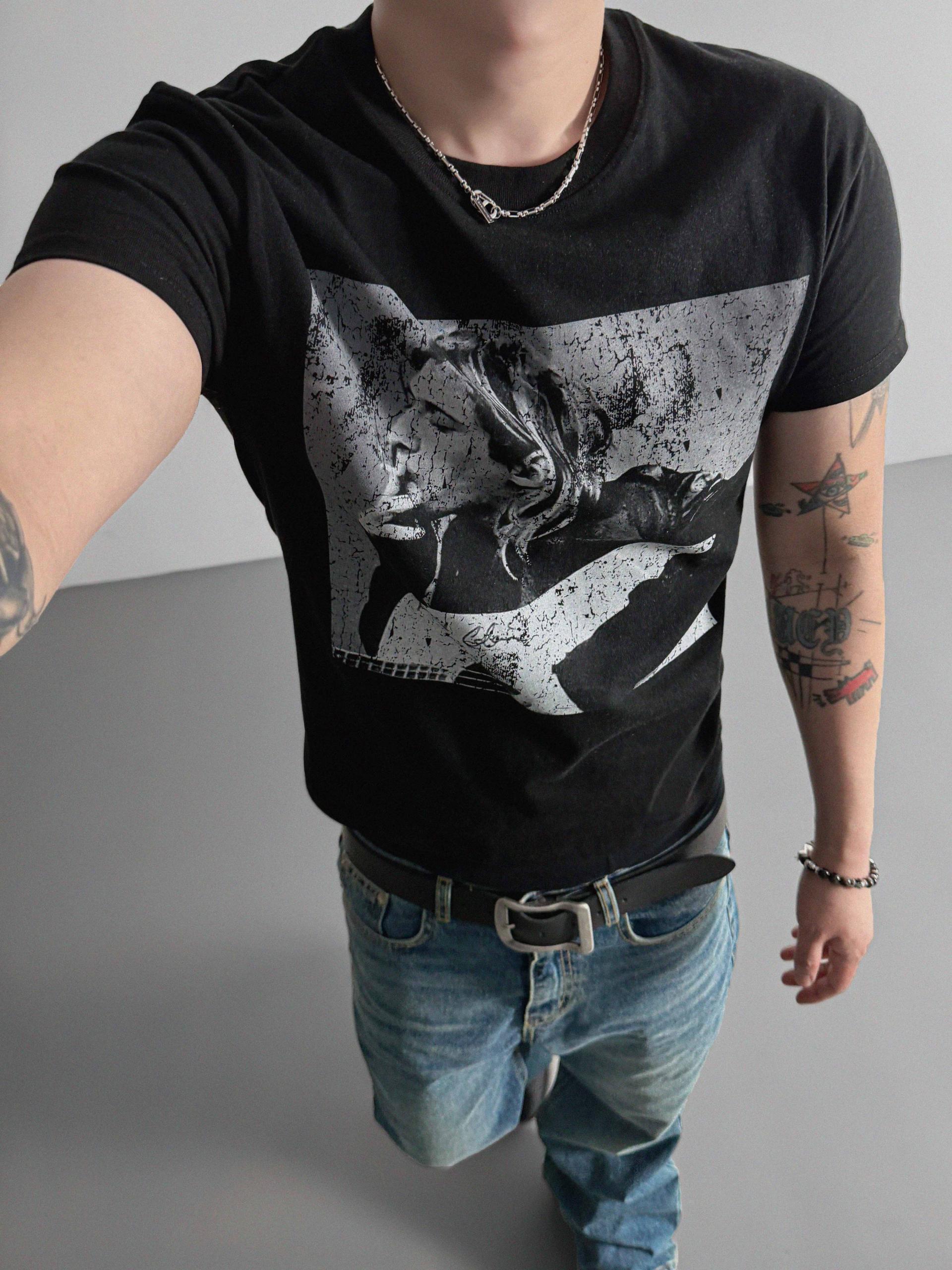 Cut printed muscle half t