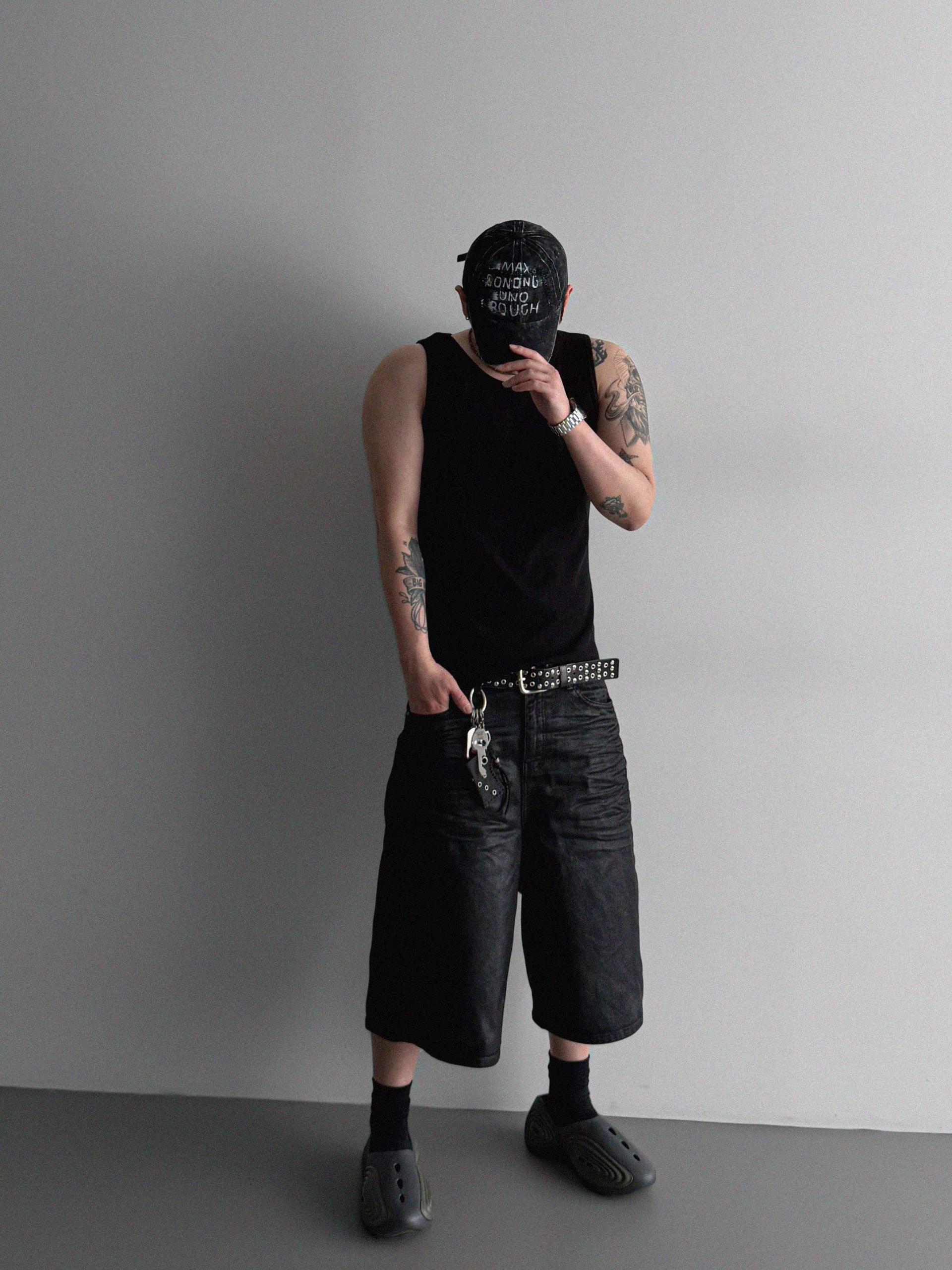 Embo-coated bermuda pants