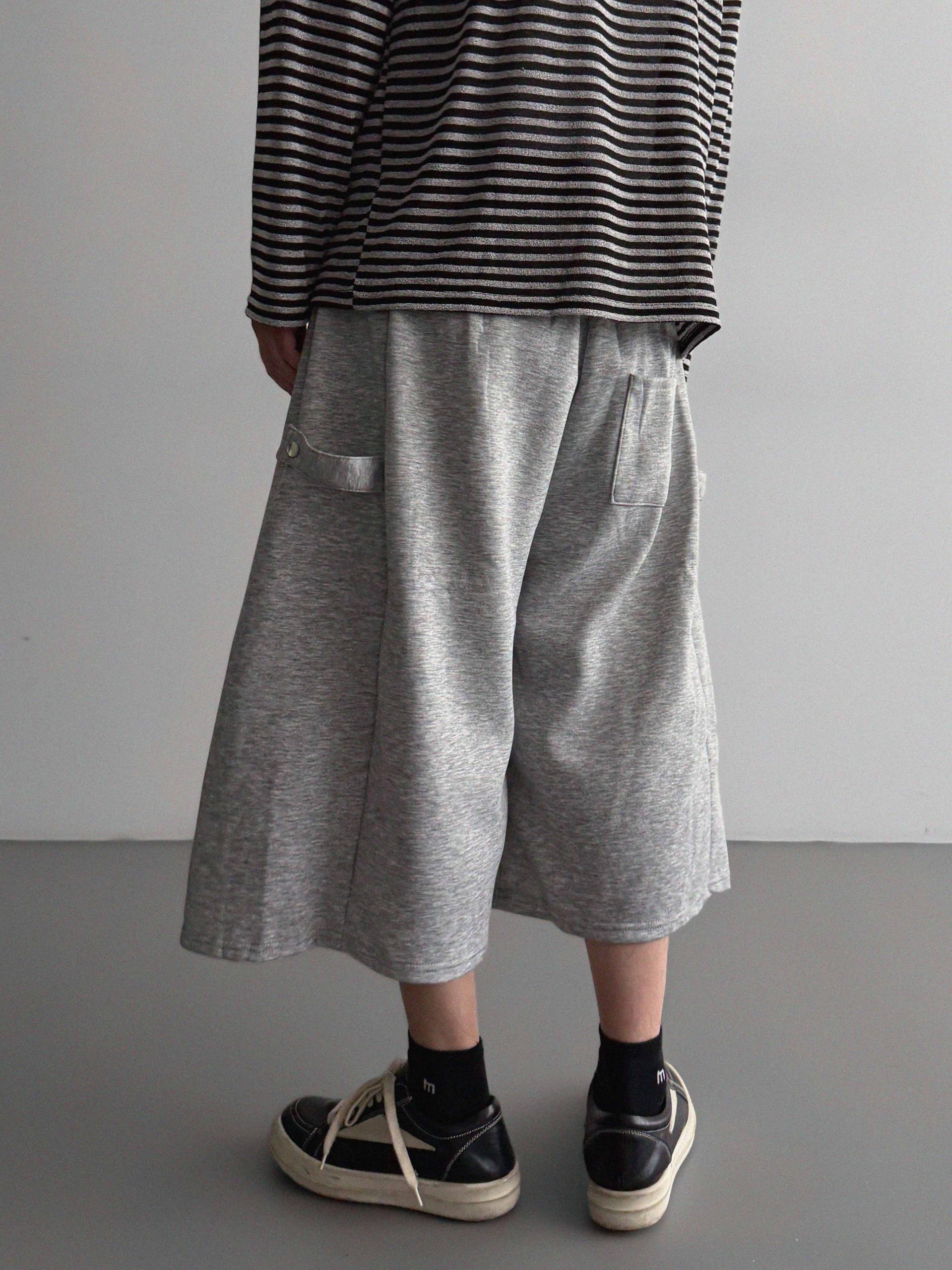 Side snap bermuda sweat pants