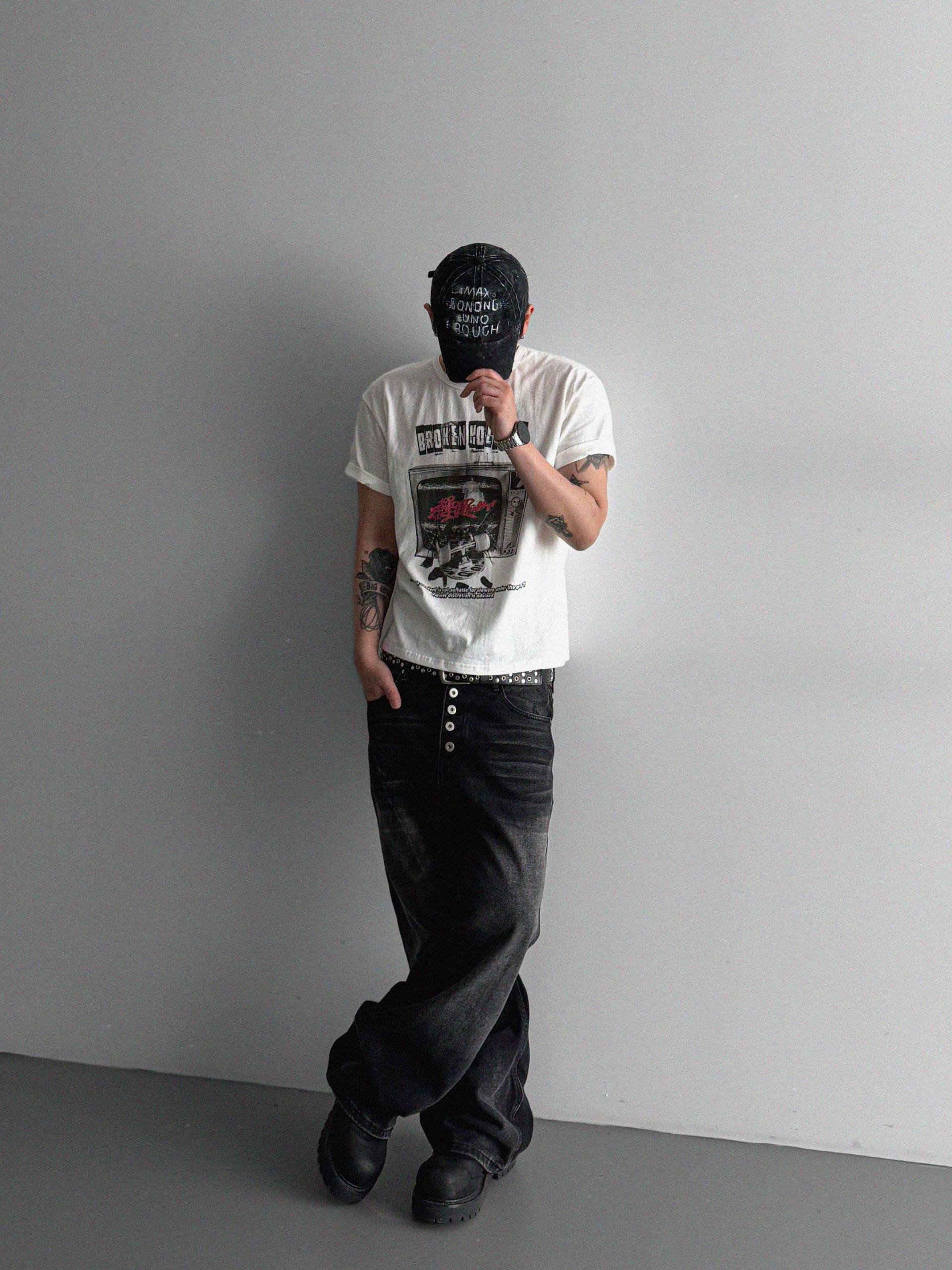 Broken crop half t