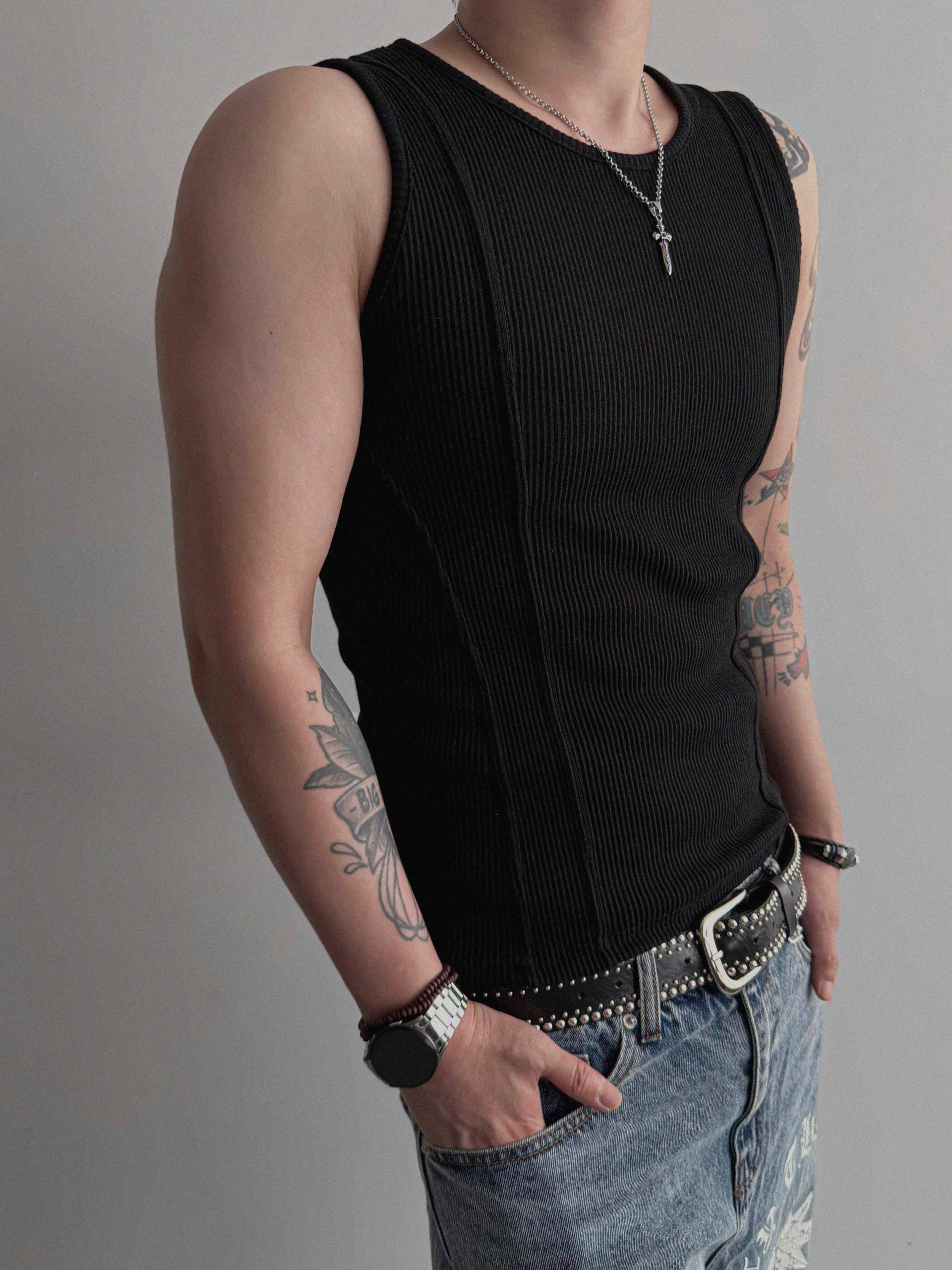 Incision ribbed slim sleeveless