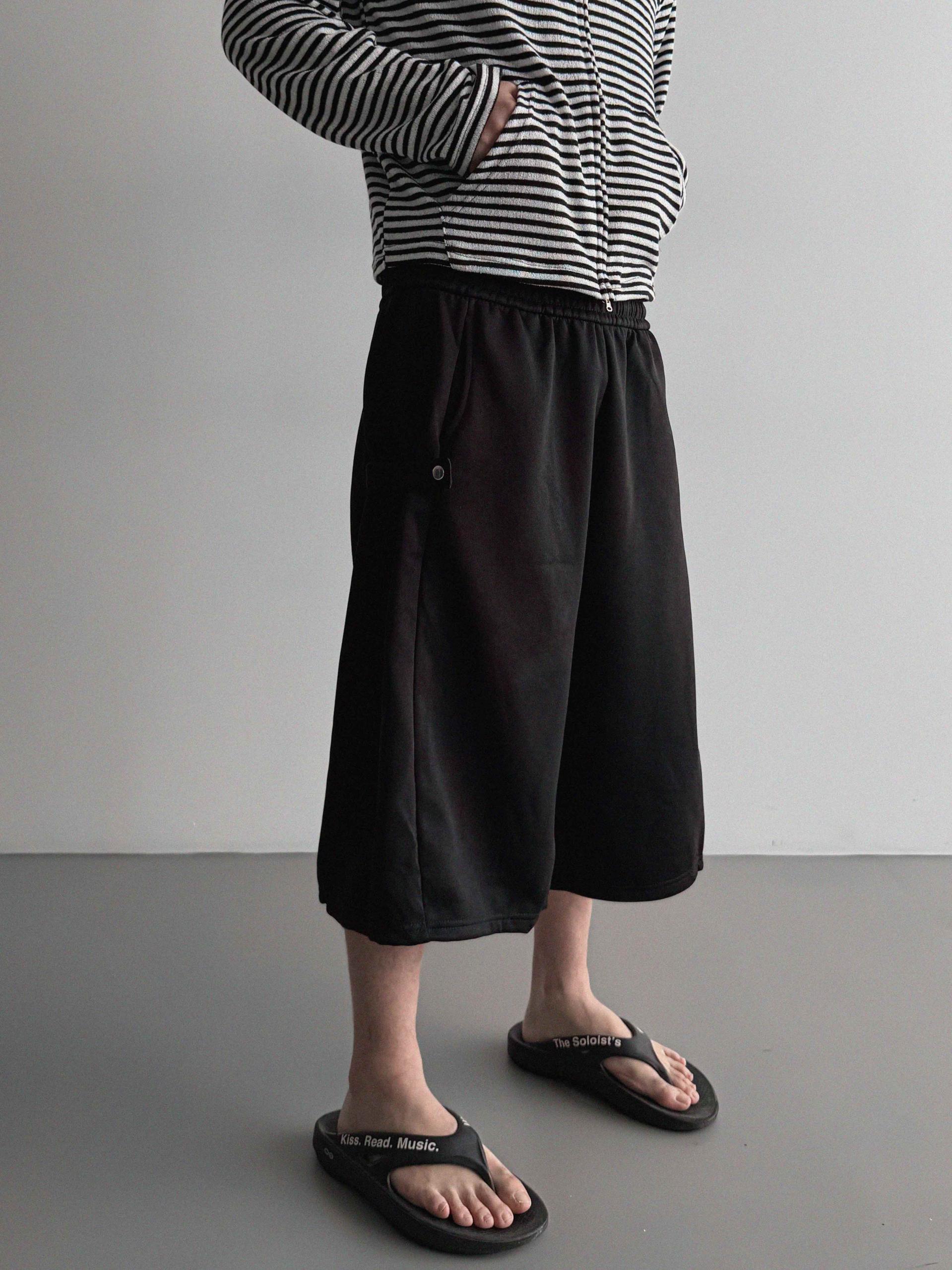 Side snap bermuda sweat pants