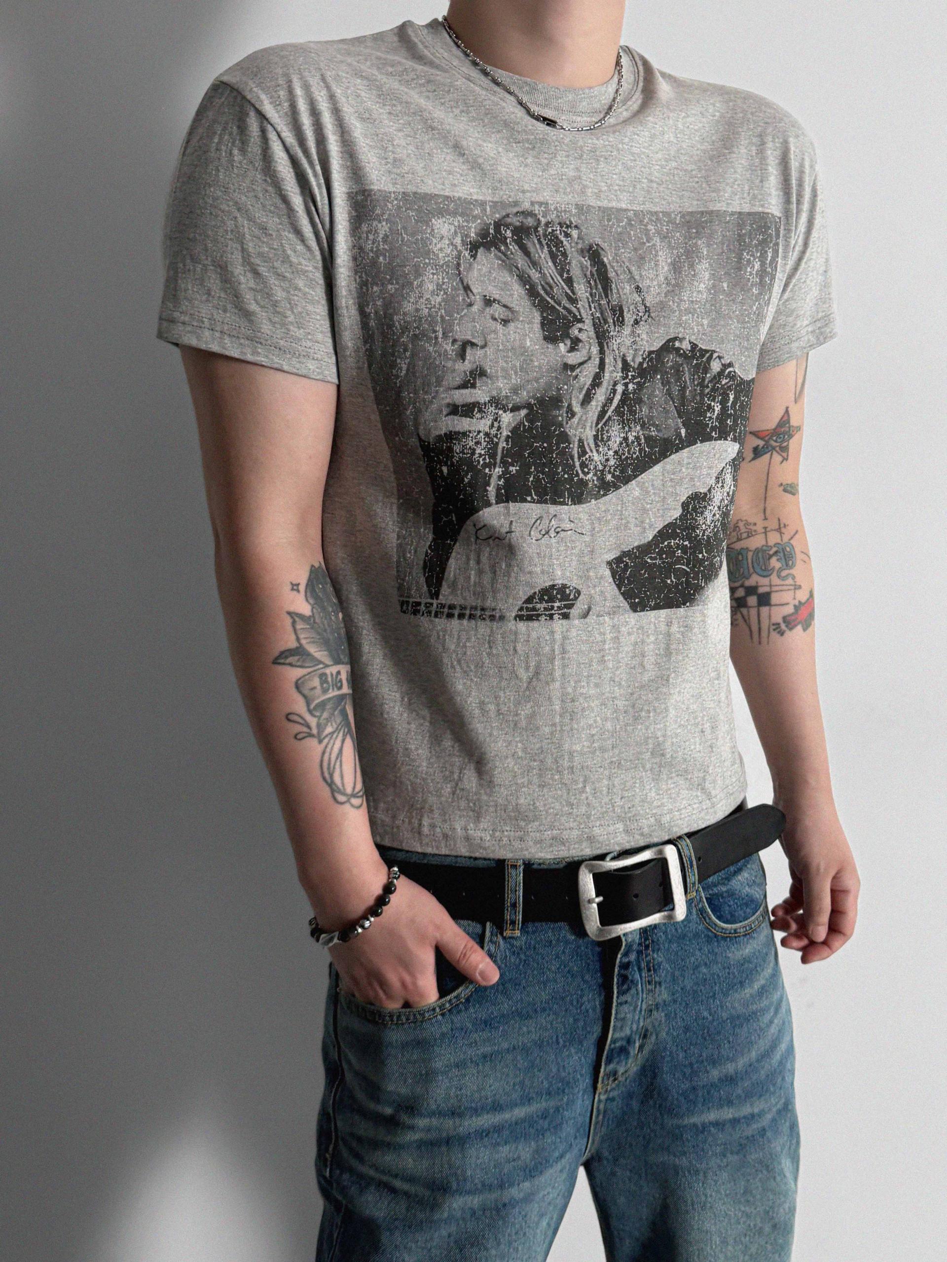 Cut printed muscle half t